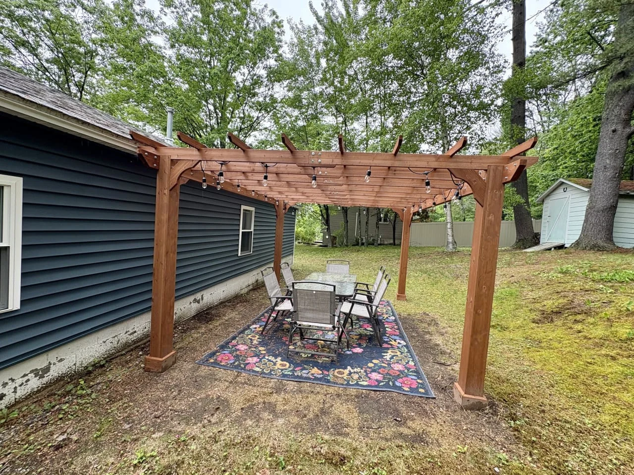 Walk to Glendale Marina, Firepit & Yard Games