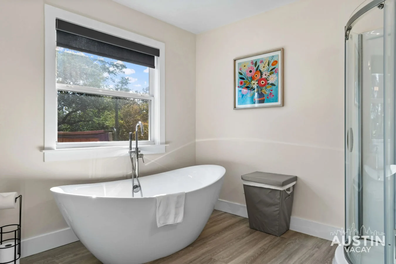 Bathroom 2 - Image 4