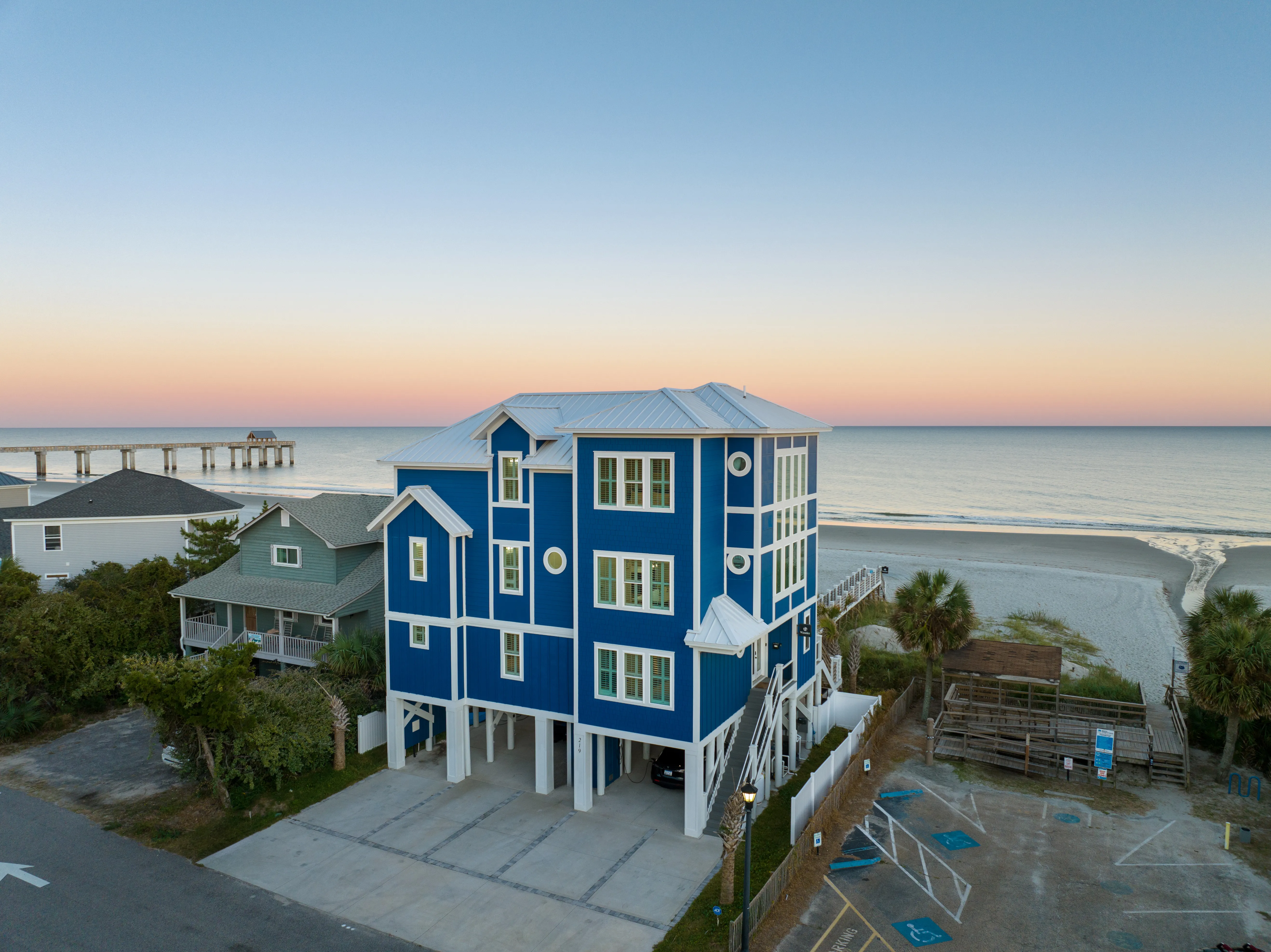 Boardwalk Manor Modern Landing