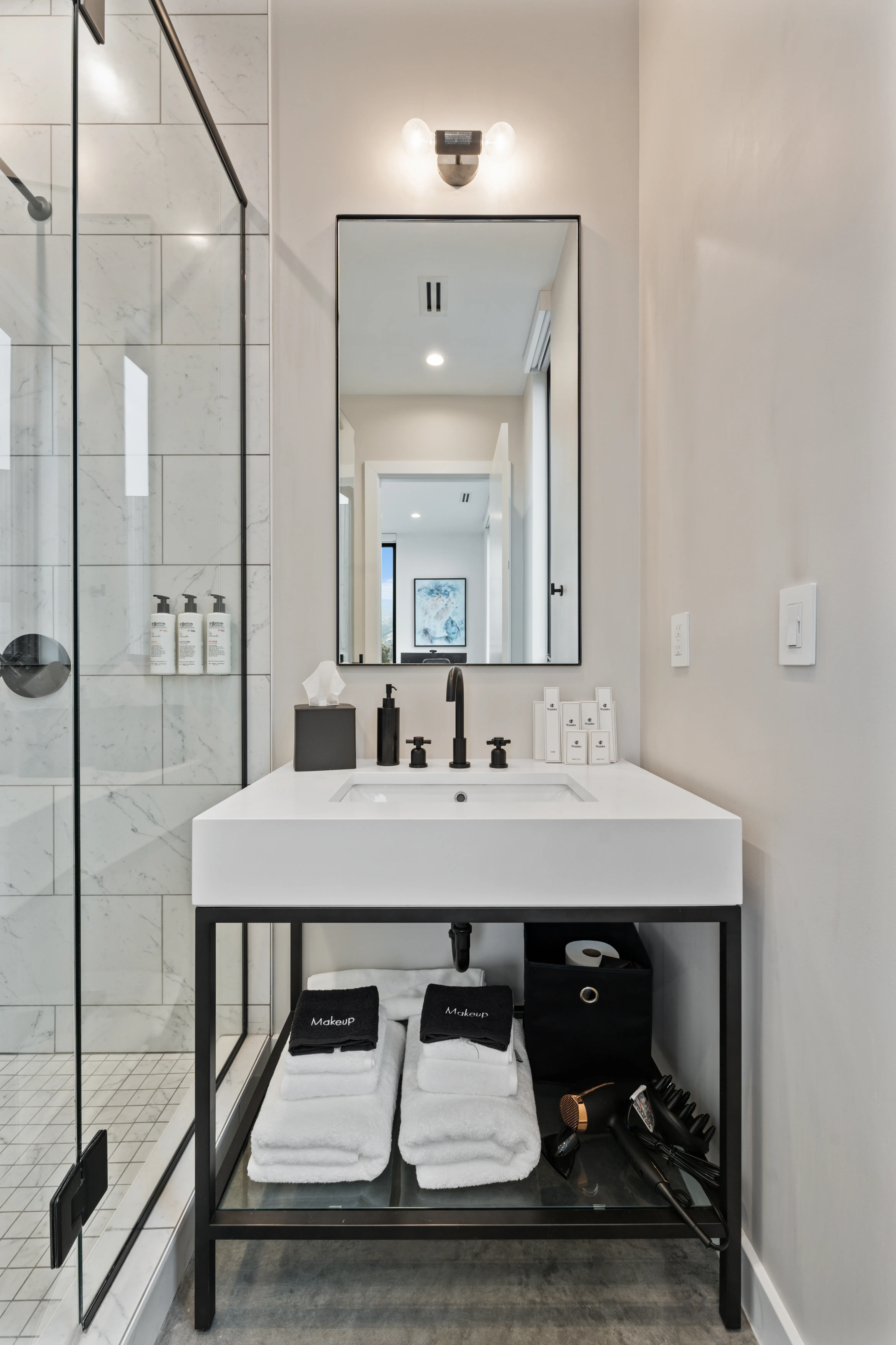 Bathroom 1 - Image 3