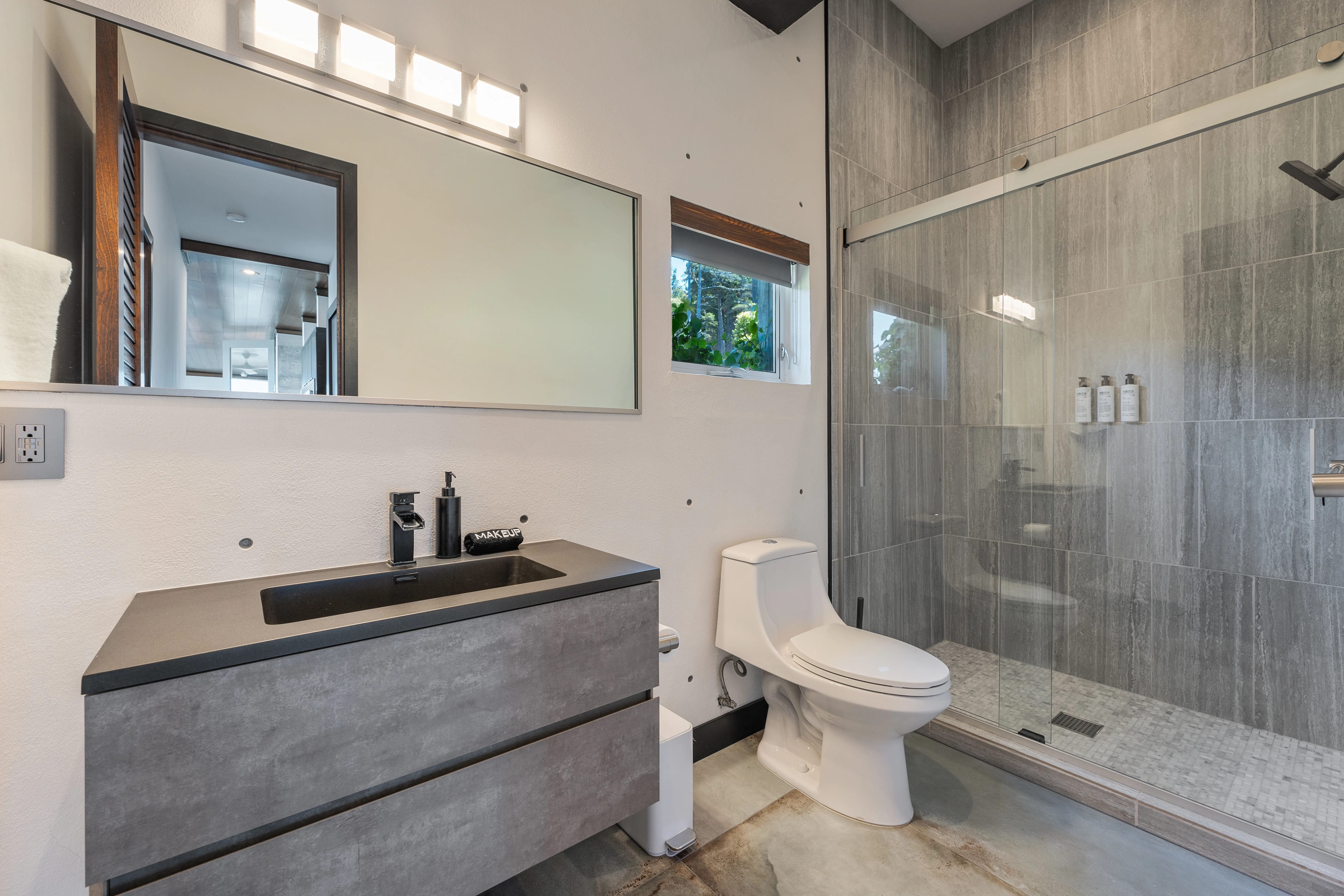 Bathroom 2 - Image 1