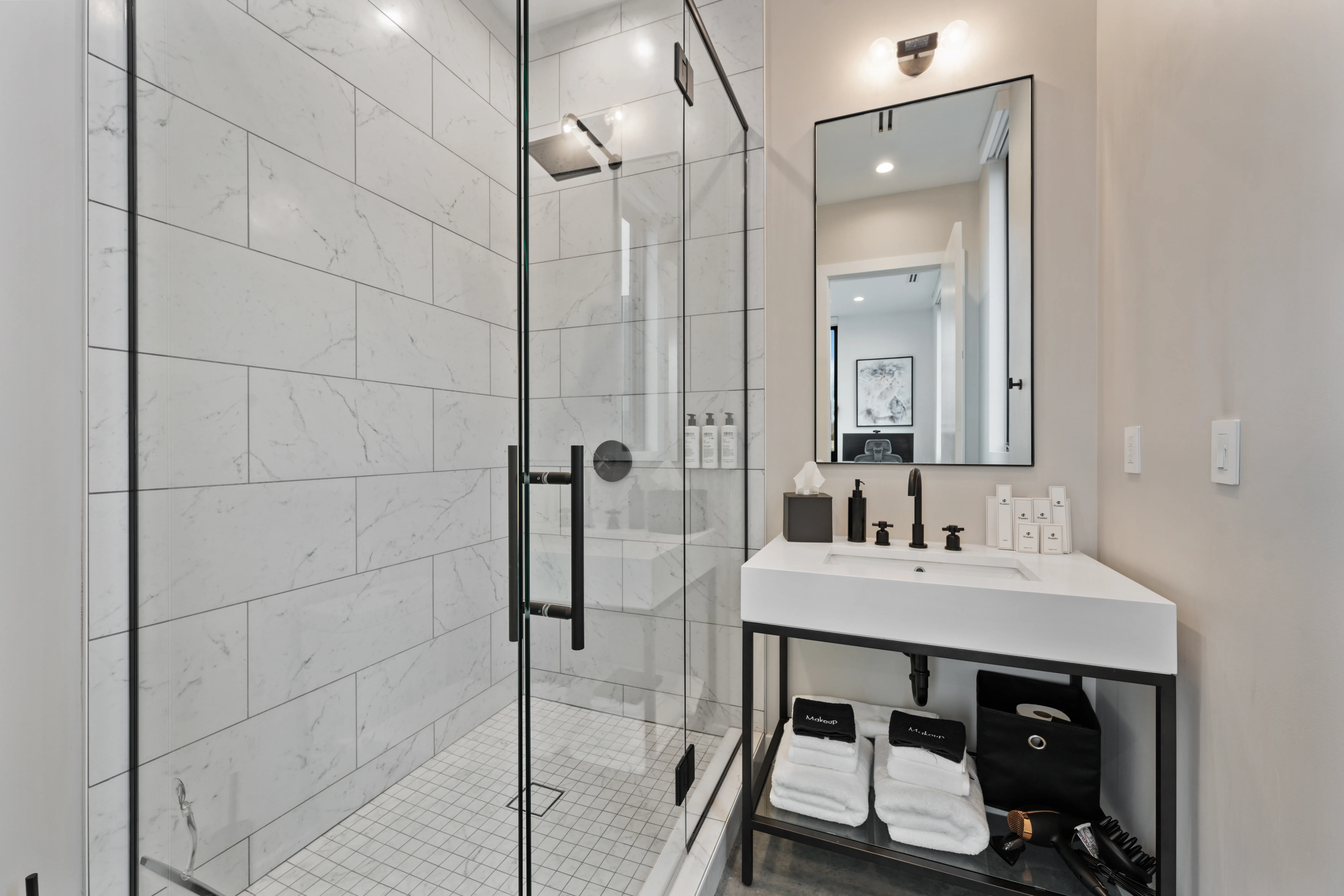 Bathroom 3 - Image 5