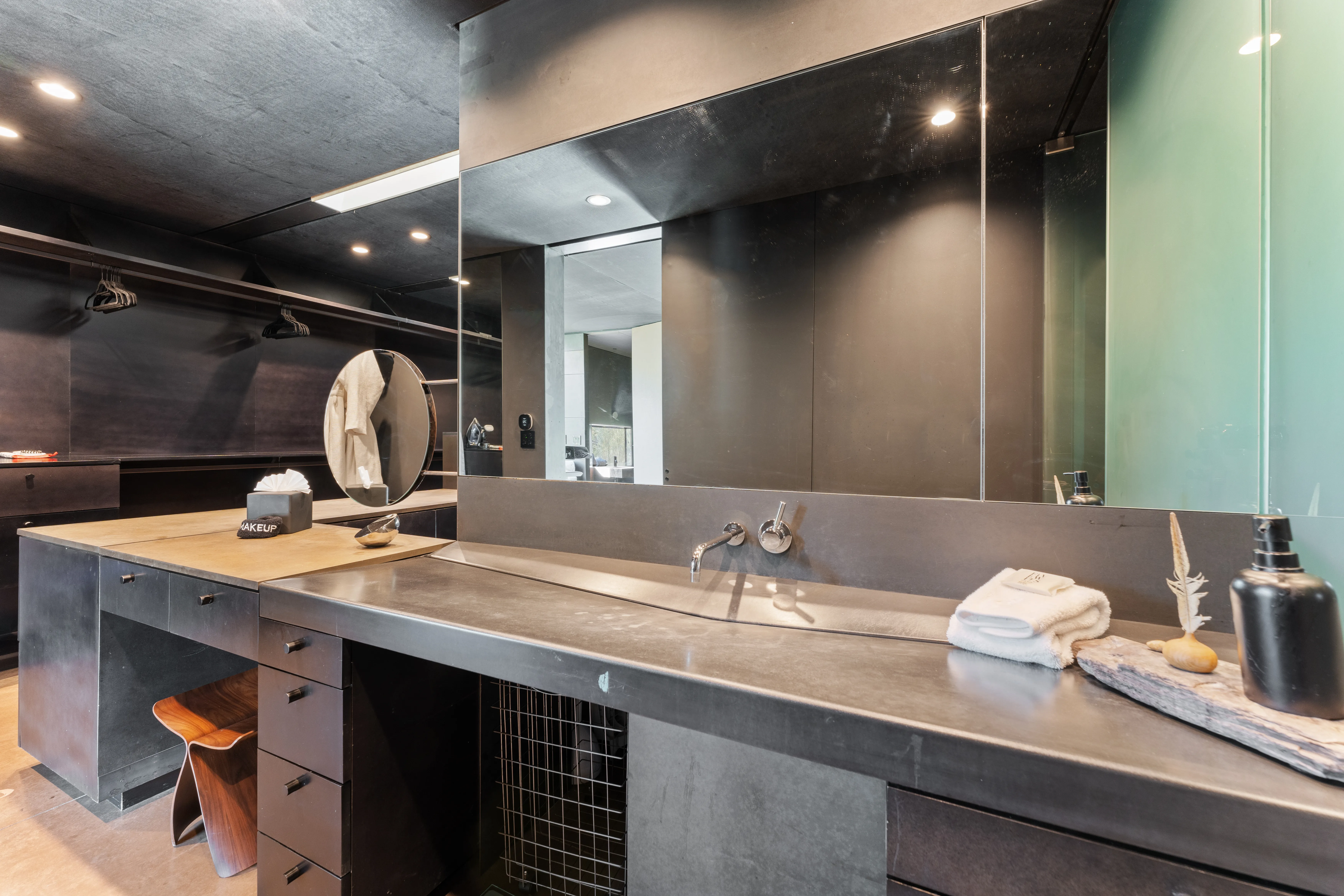 Bathroom 4 - Image 1