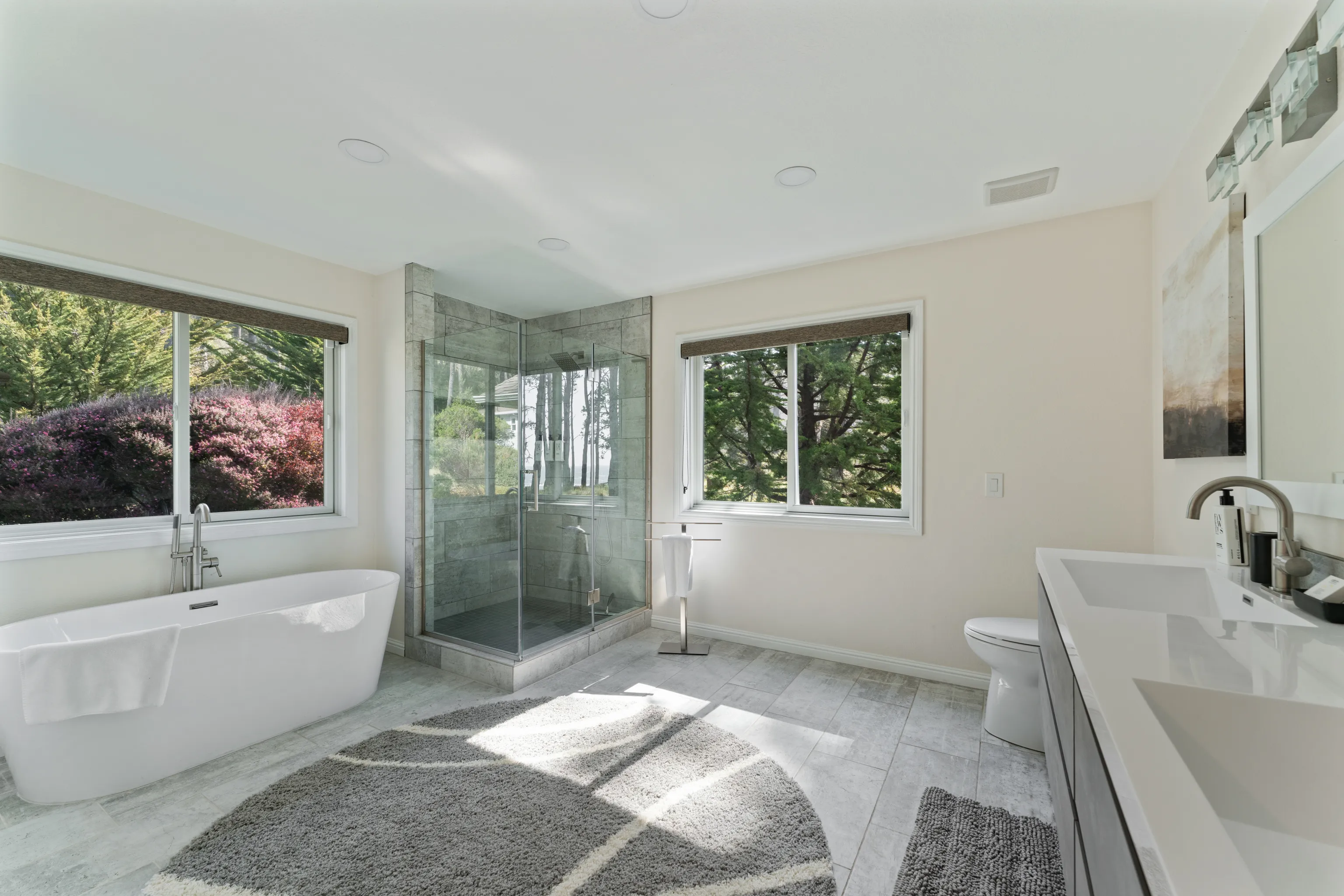 Bathroom 4 - Image 1