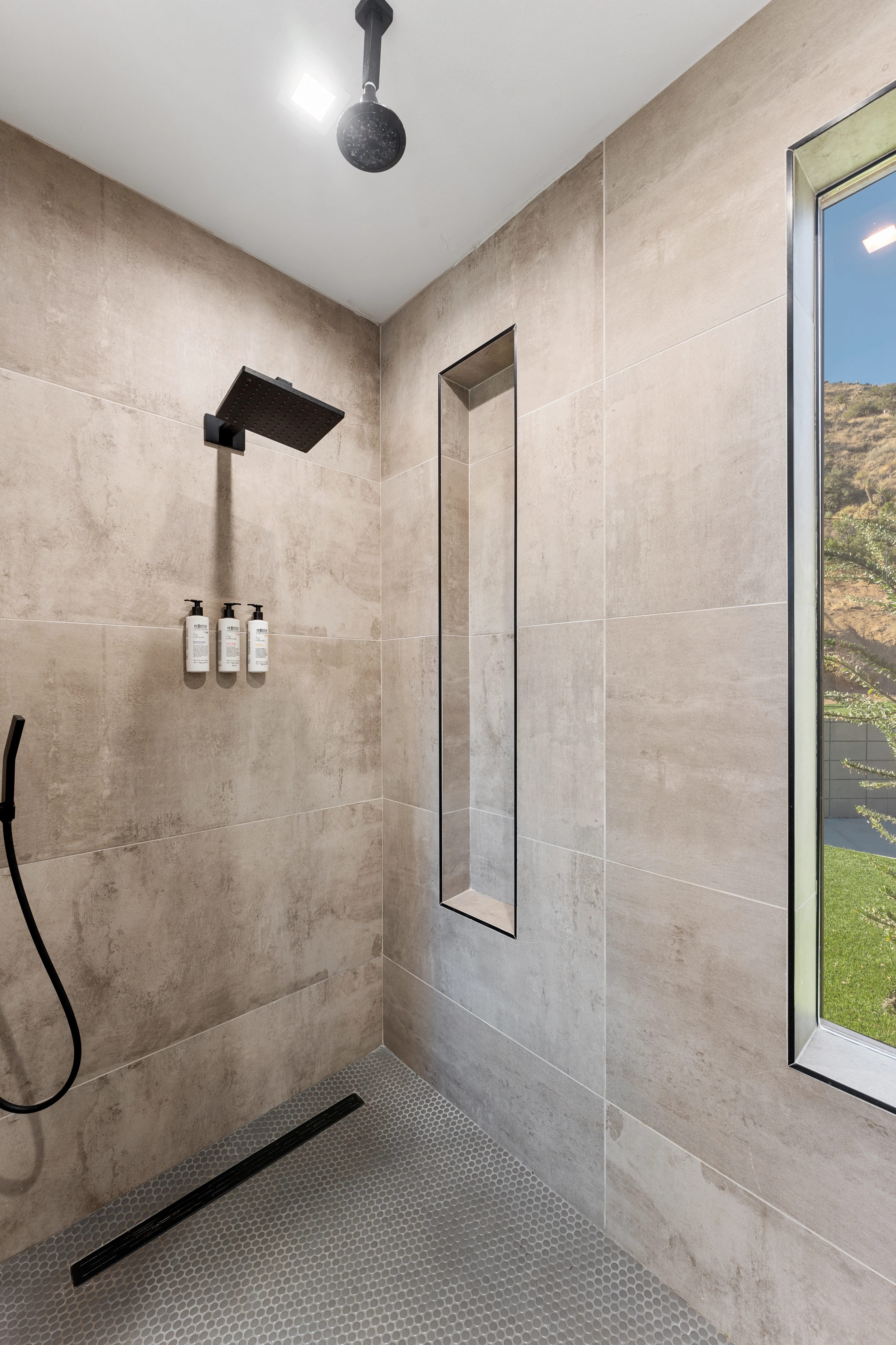 Bathroom 3 - Image 2