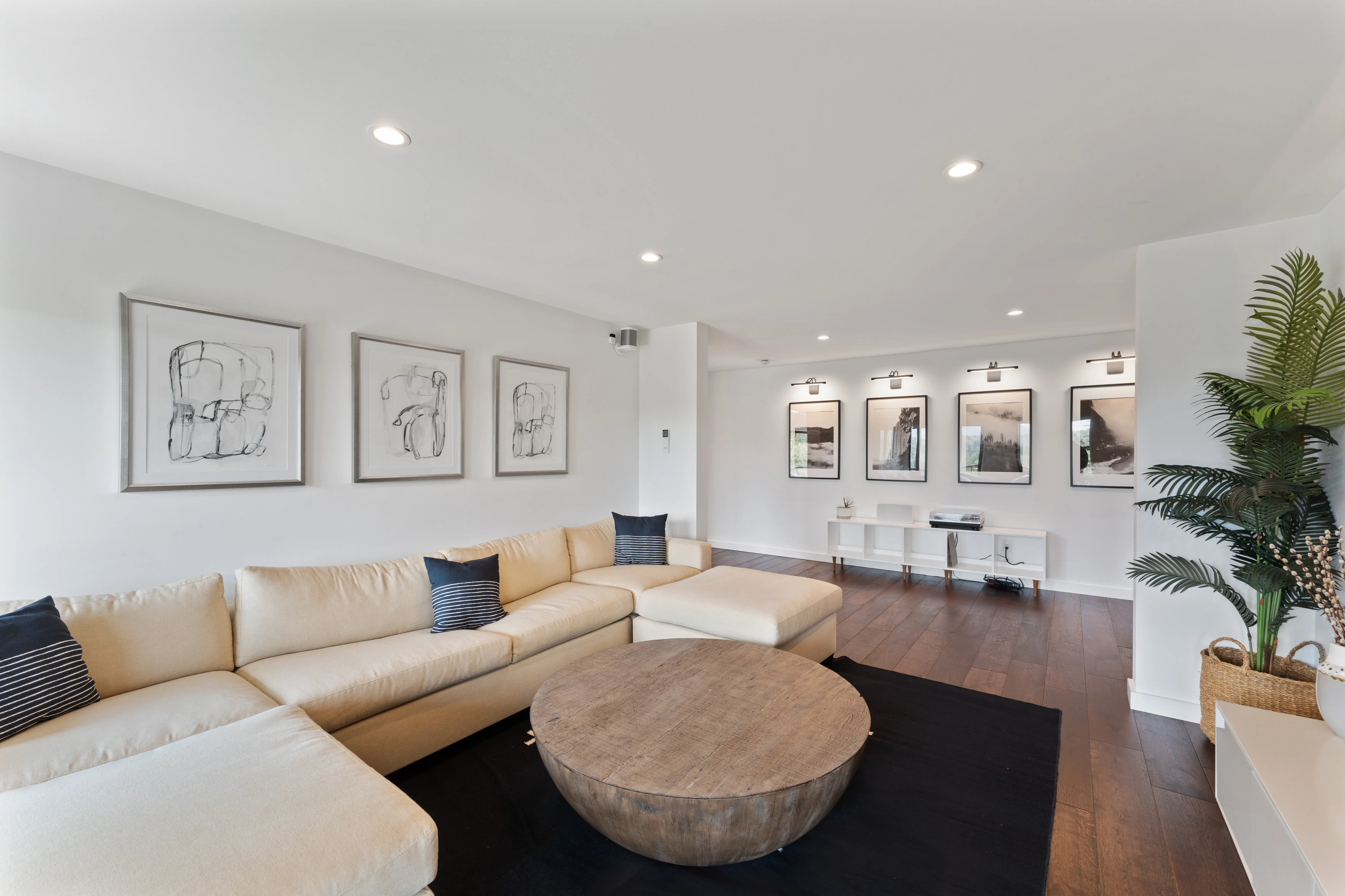 LIVING_ROOM - Image 1