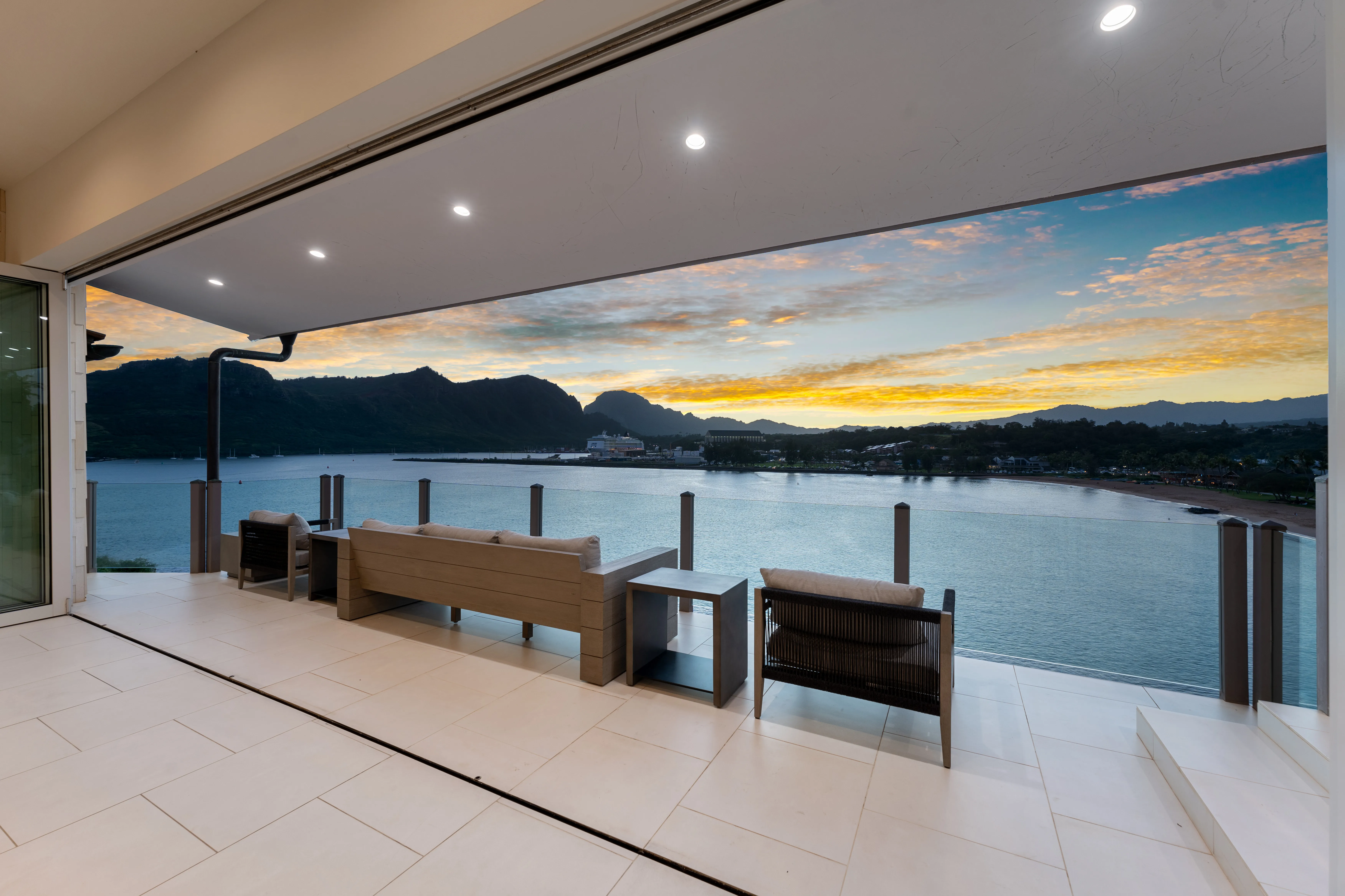 Lowlands Compass Deer Lake