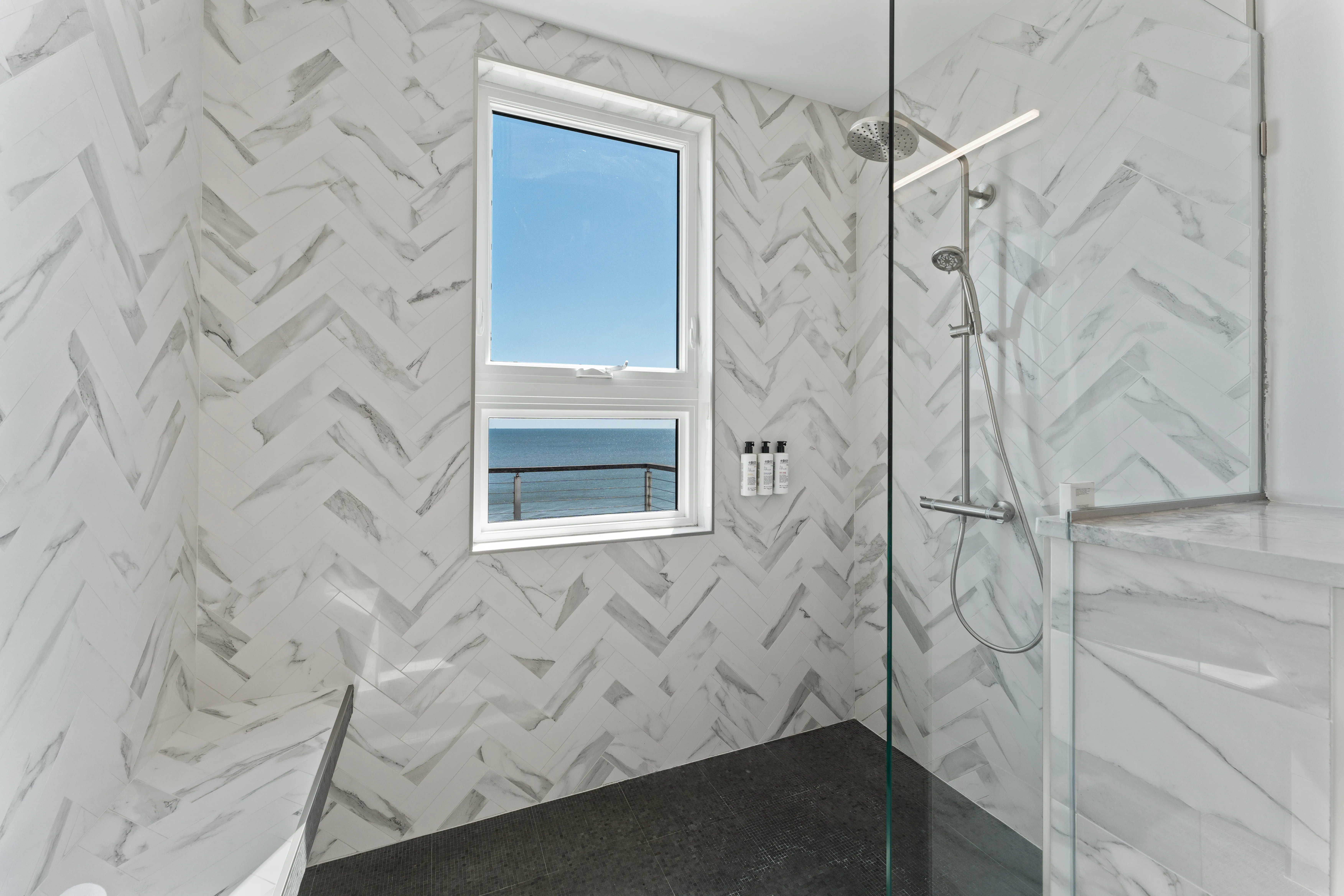 Bathroom 3 - Image 2