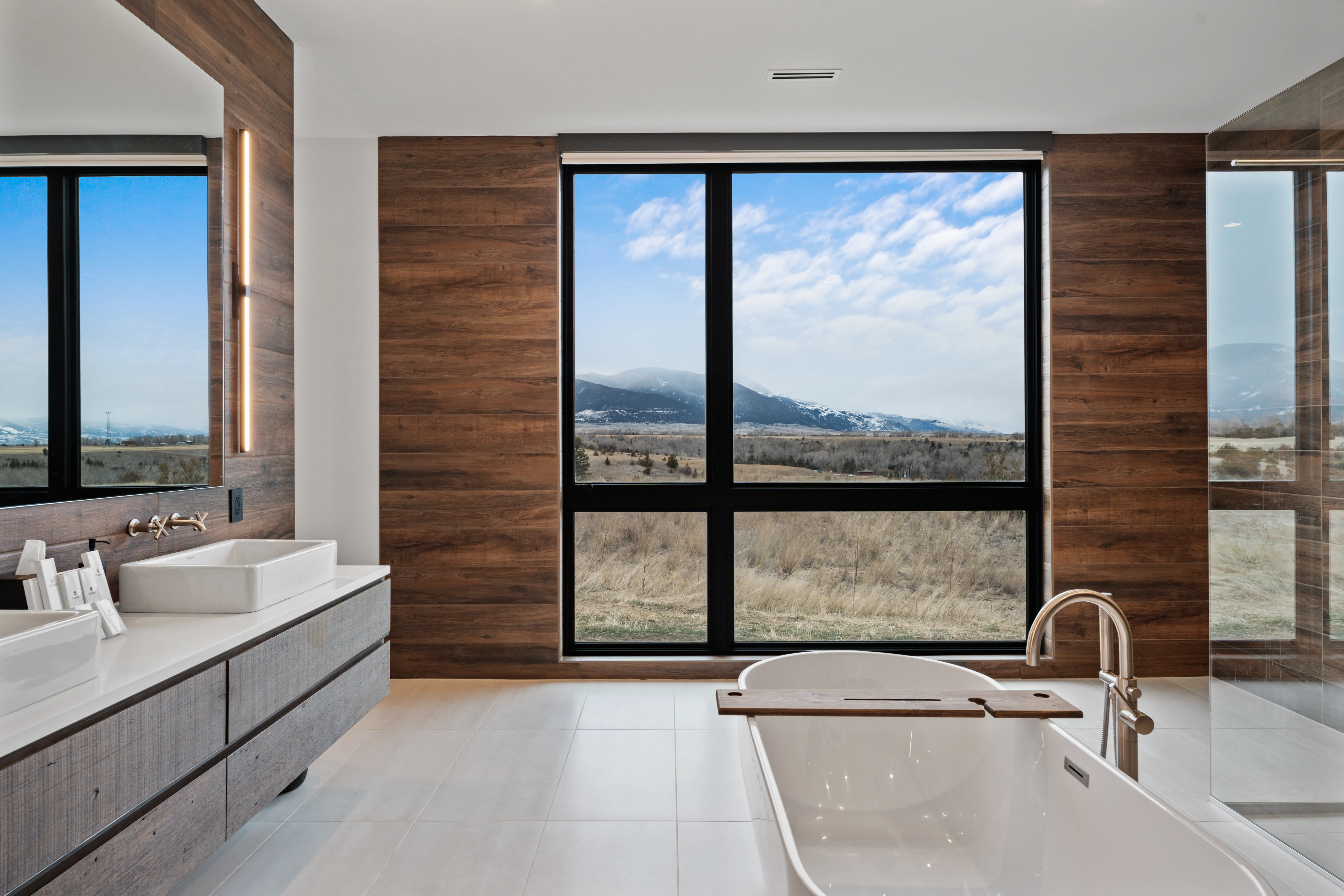 Bathroom 3 - Image 3