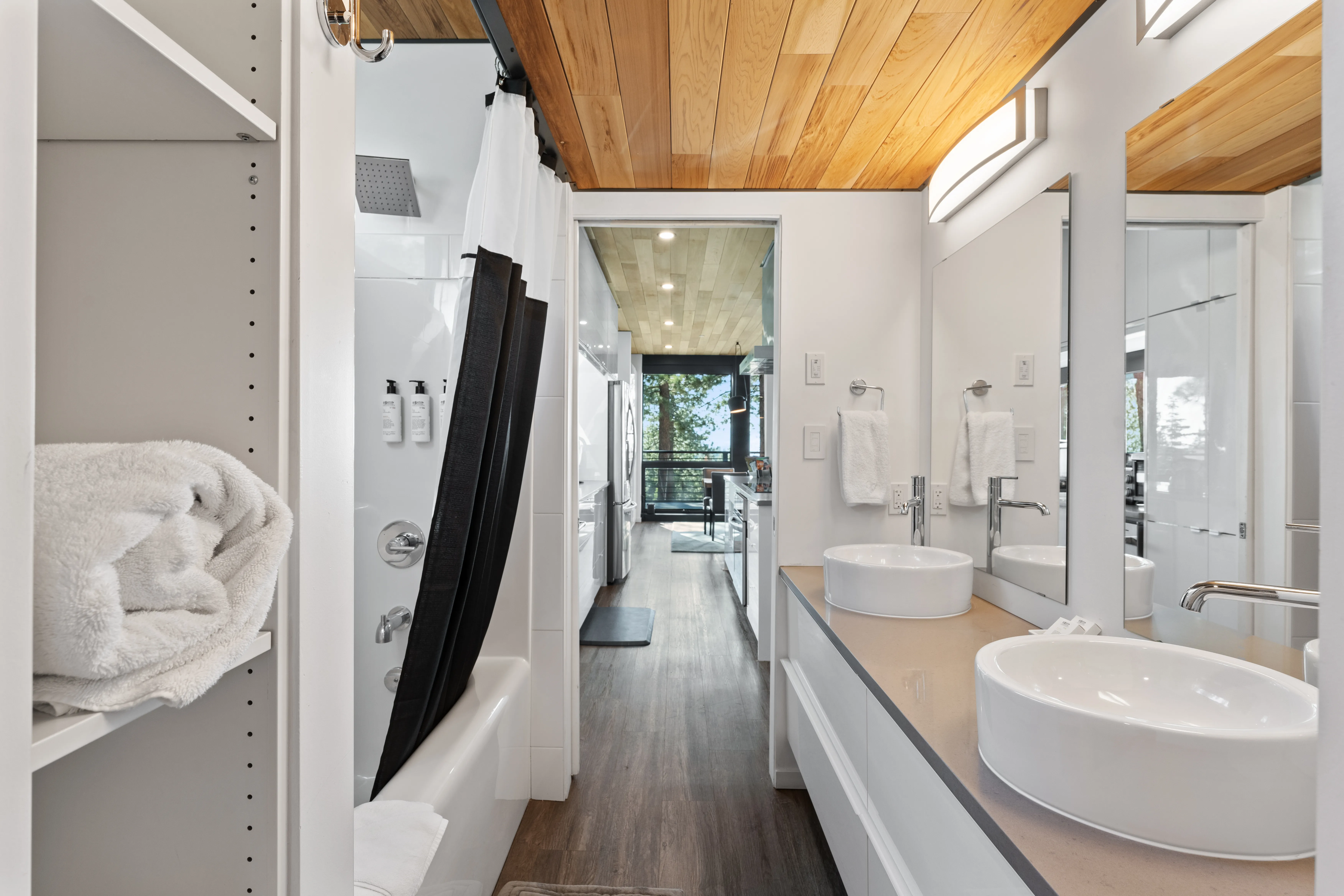 Bathroom 3 - Image 1