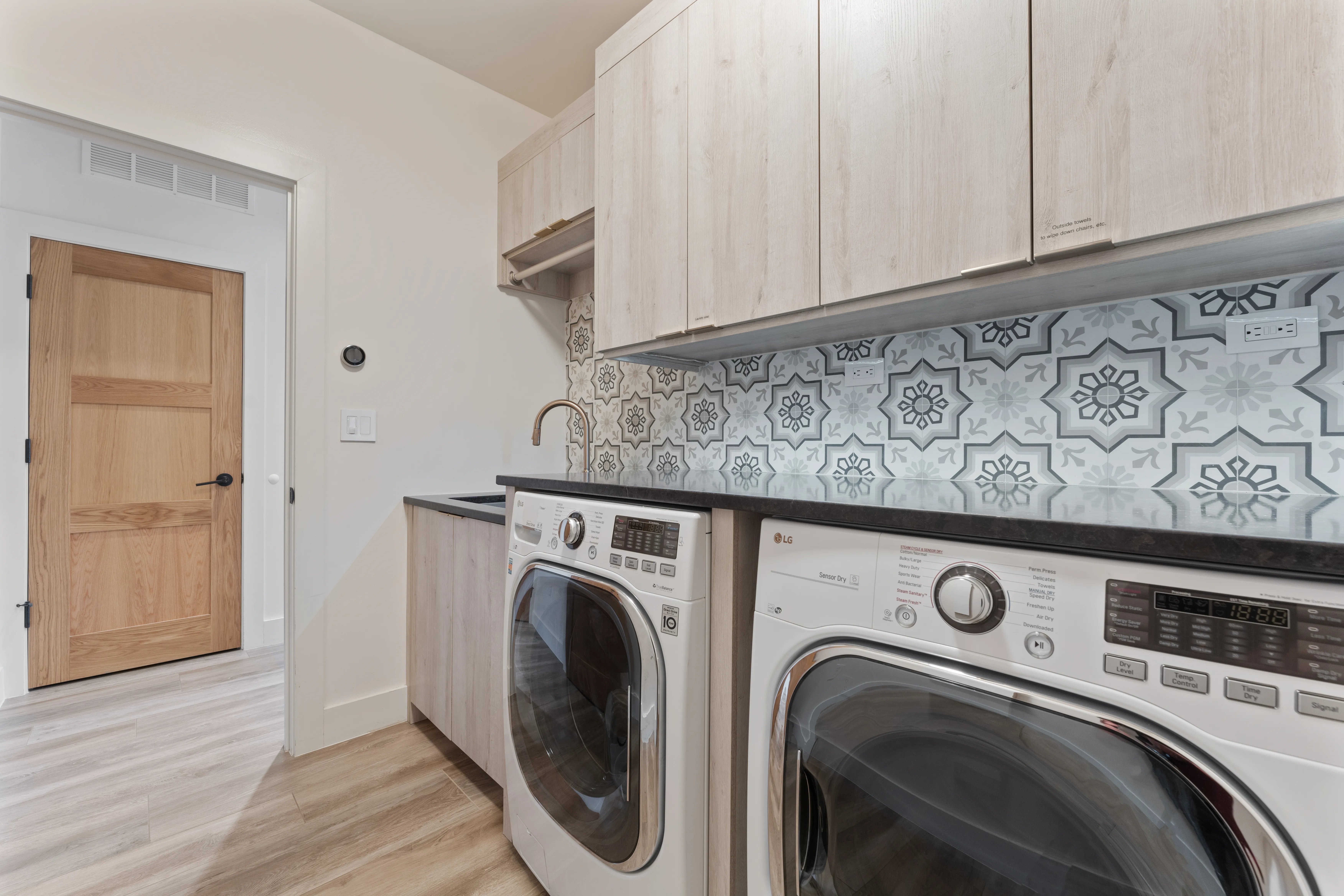 LAUNDRY_ROOM - Image 1