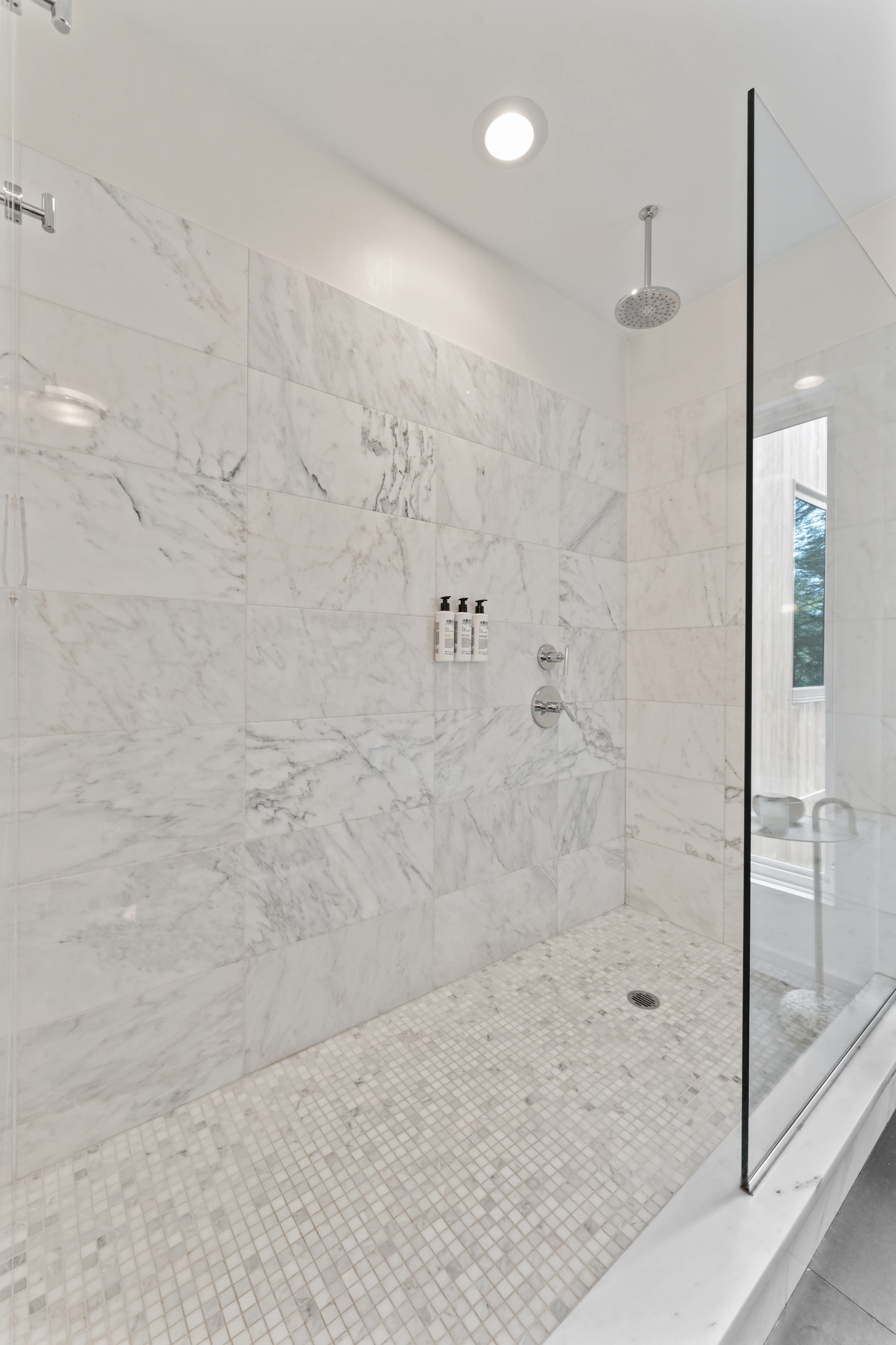 Bathroom 2 - Image 3