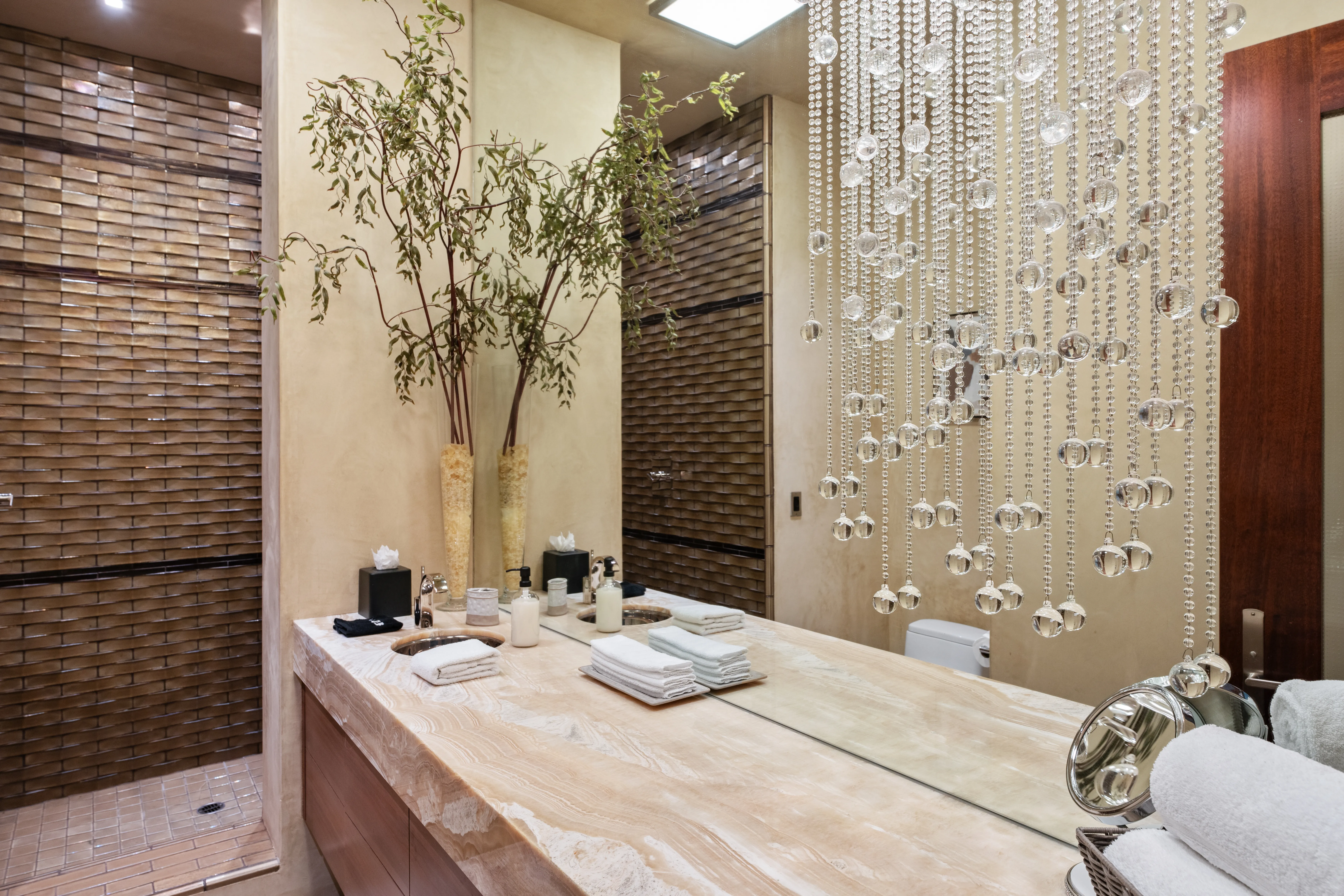 Bathroom 4 - Image 2