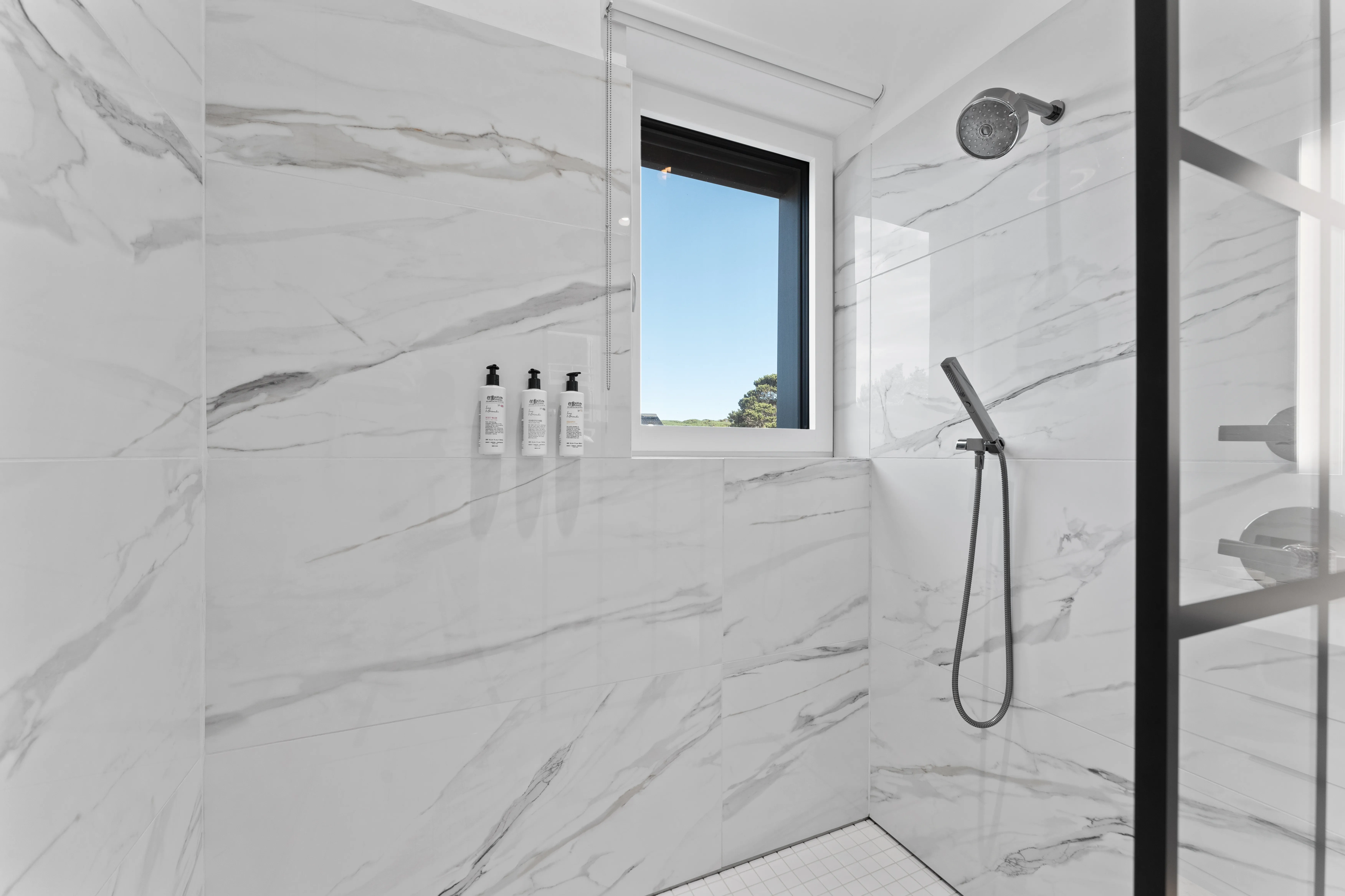 Bathroom 4 - Image 1