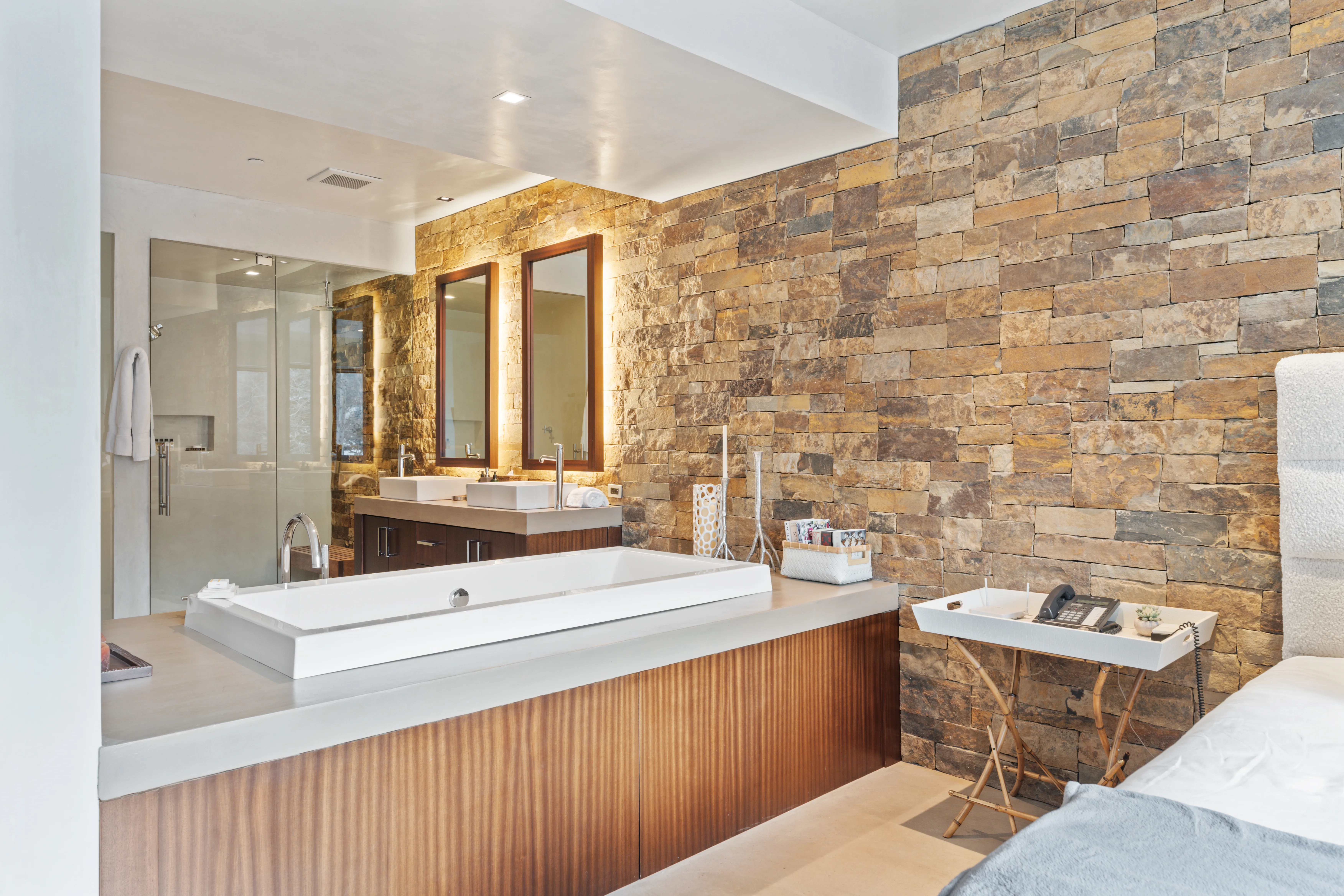 Bathroom 4 - Image 3