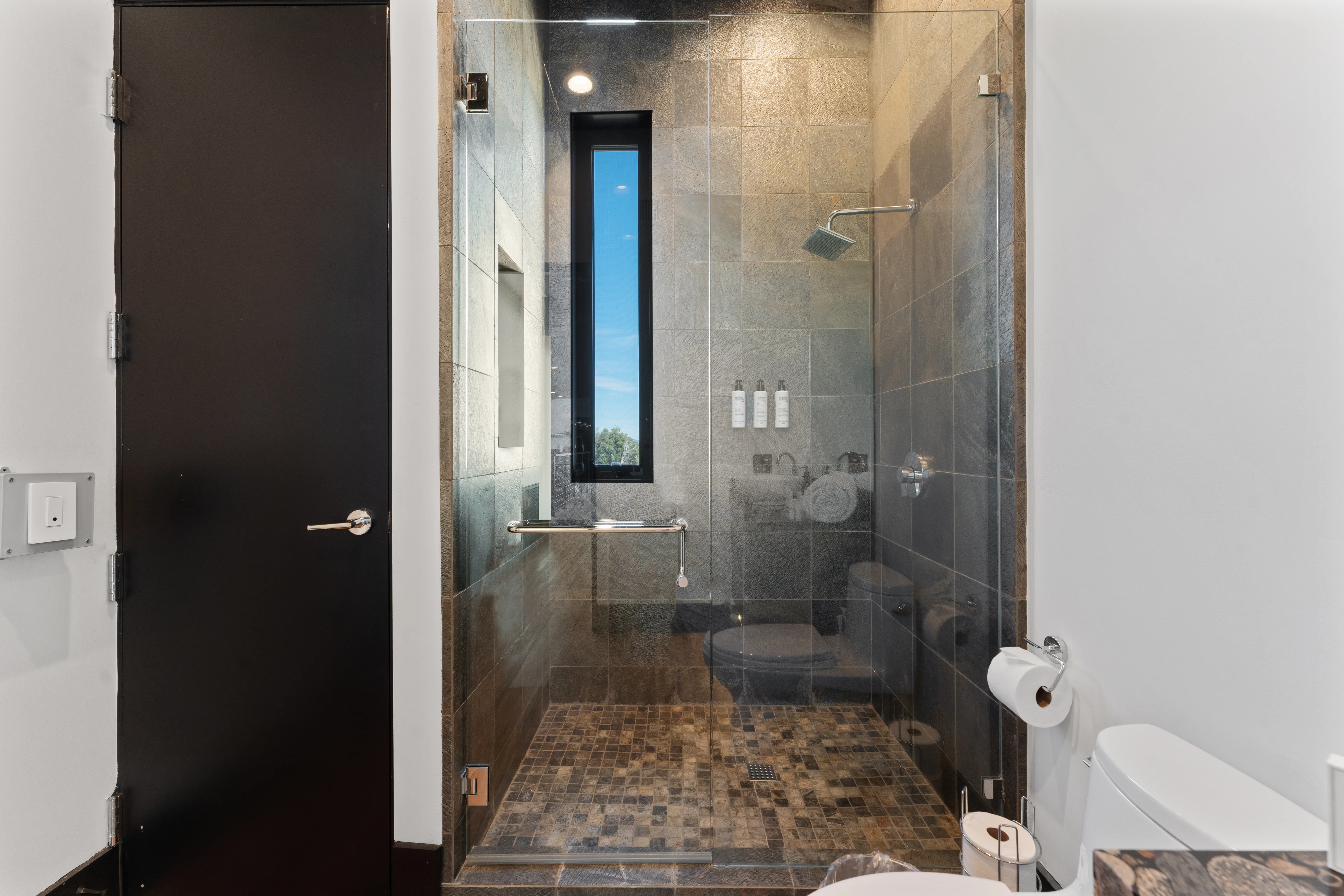 Bathroom 2 - Image 2