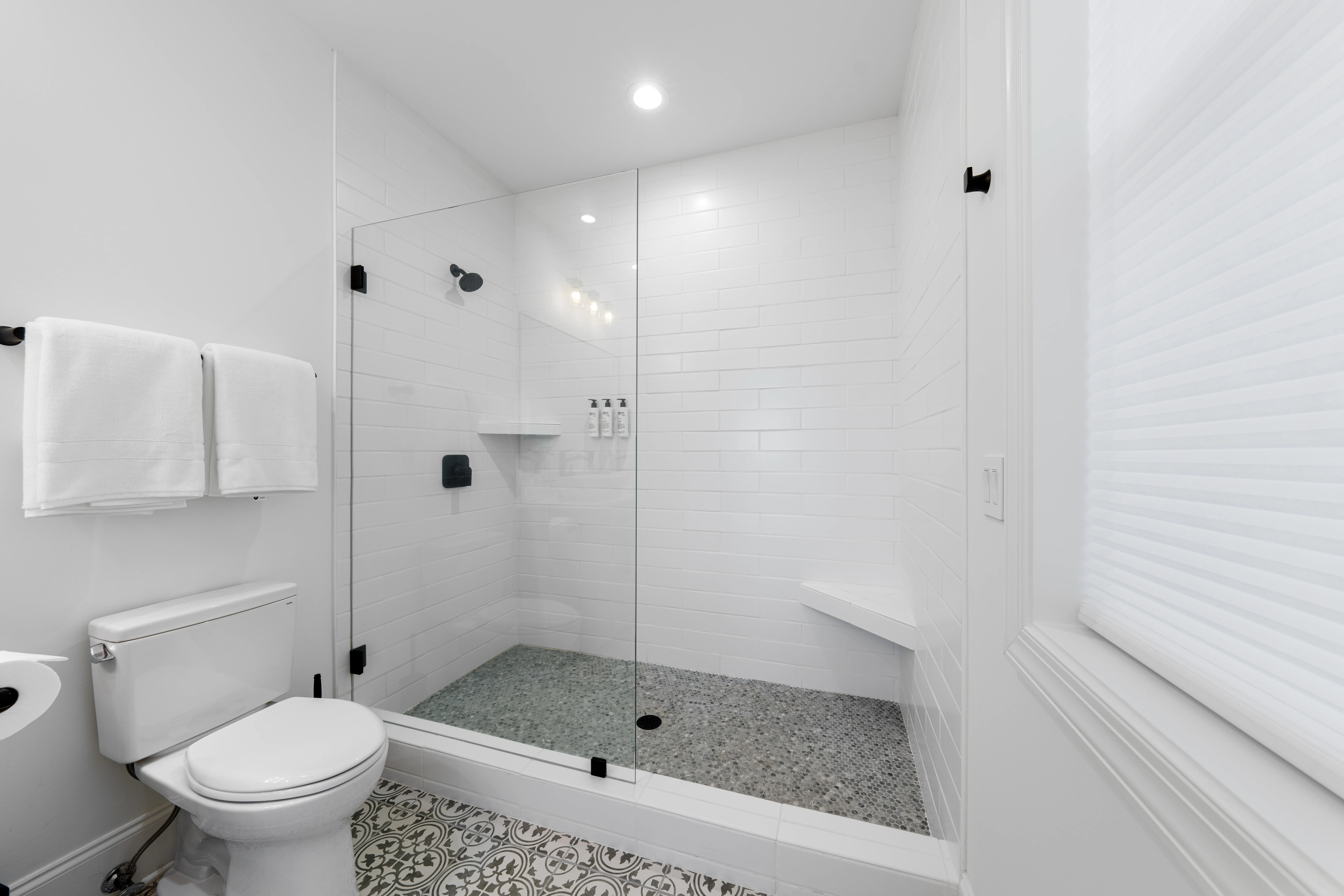 Bathroom 3 - Image 2