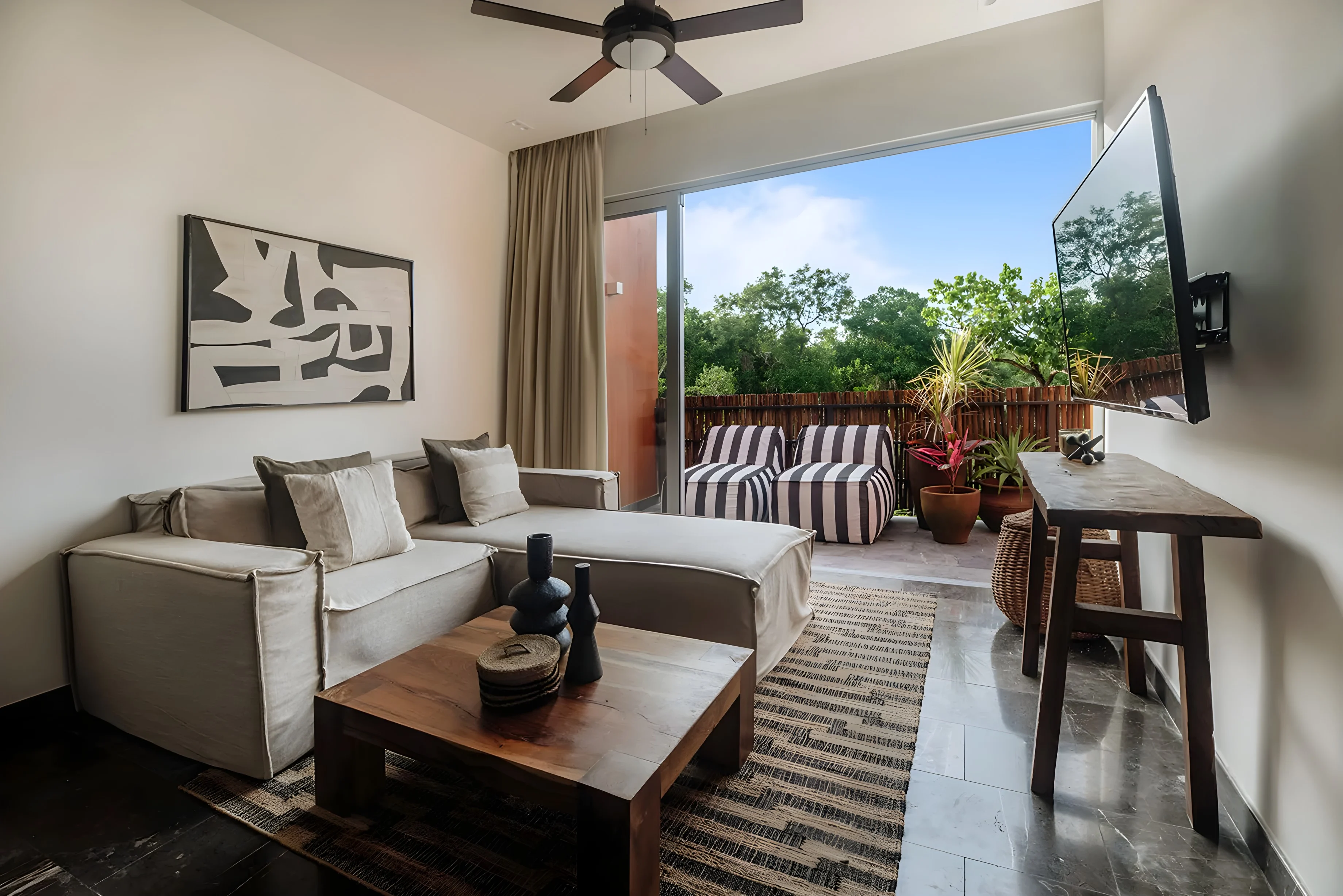 LIVING_ROOM - Image 1