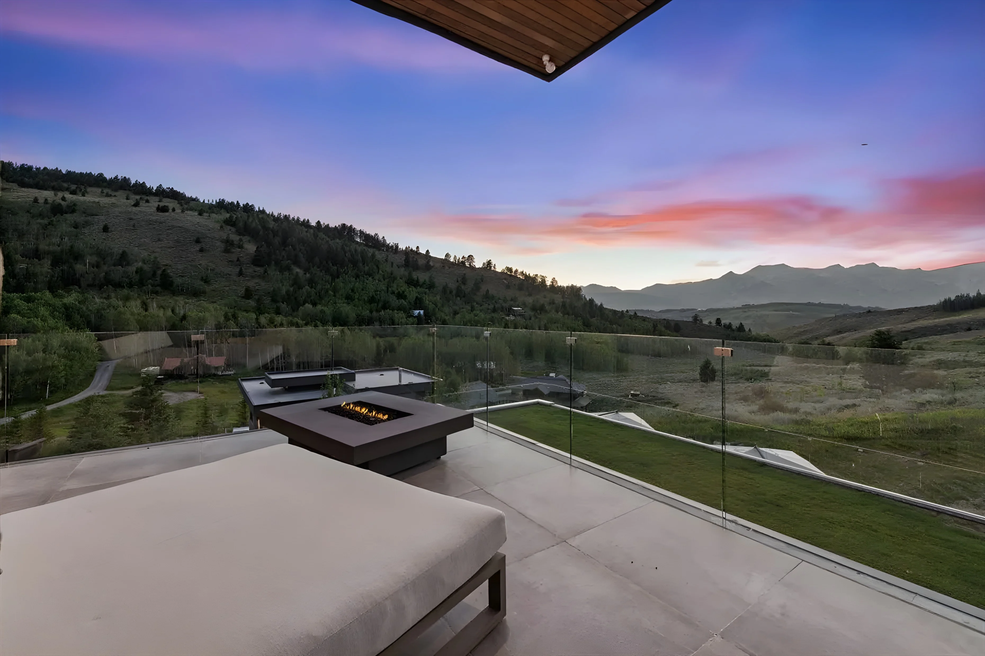 Moonrise Highlands Grove Estate