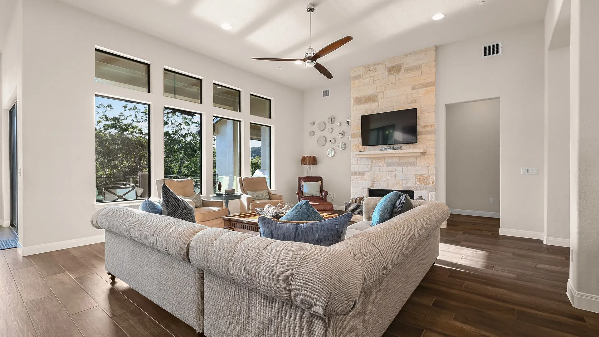 LIVING_ROOM - Image 4