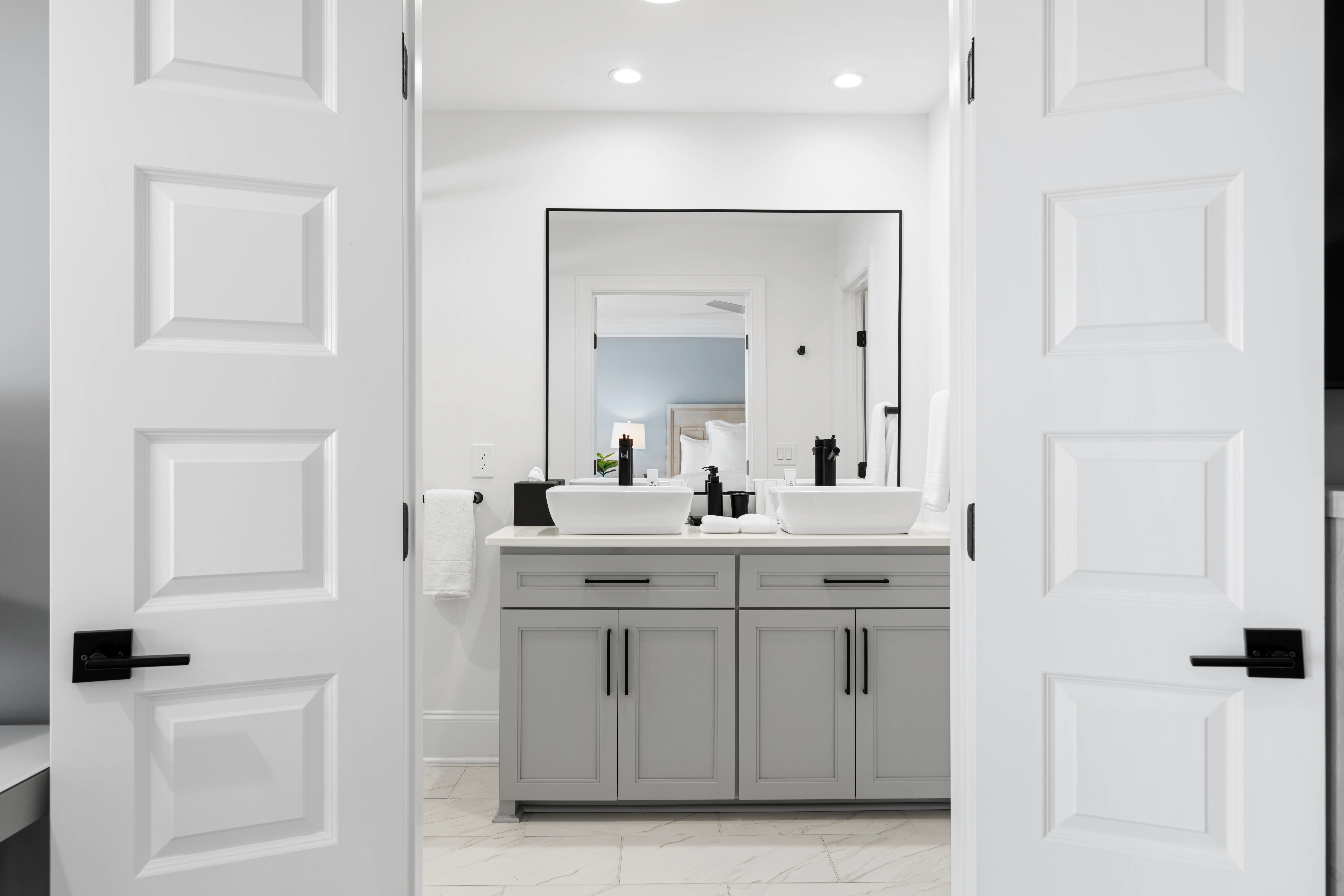 Bathroom 4 - Image 2