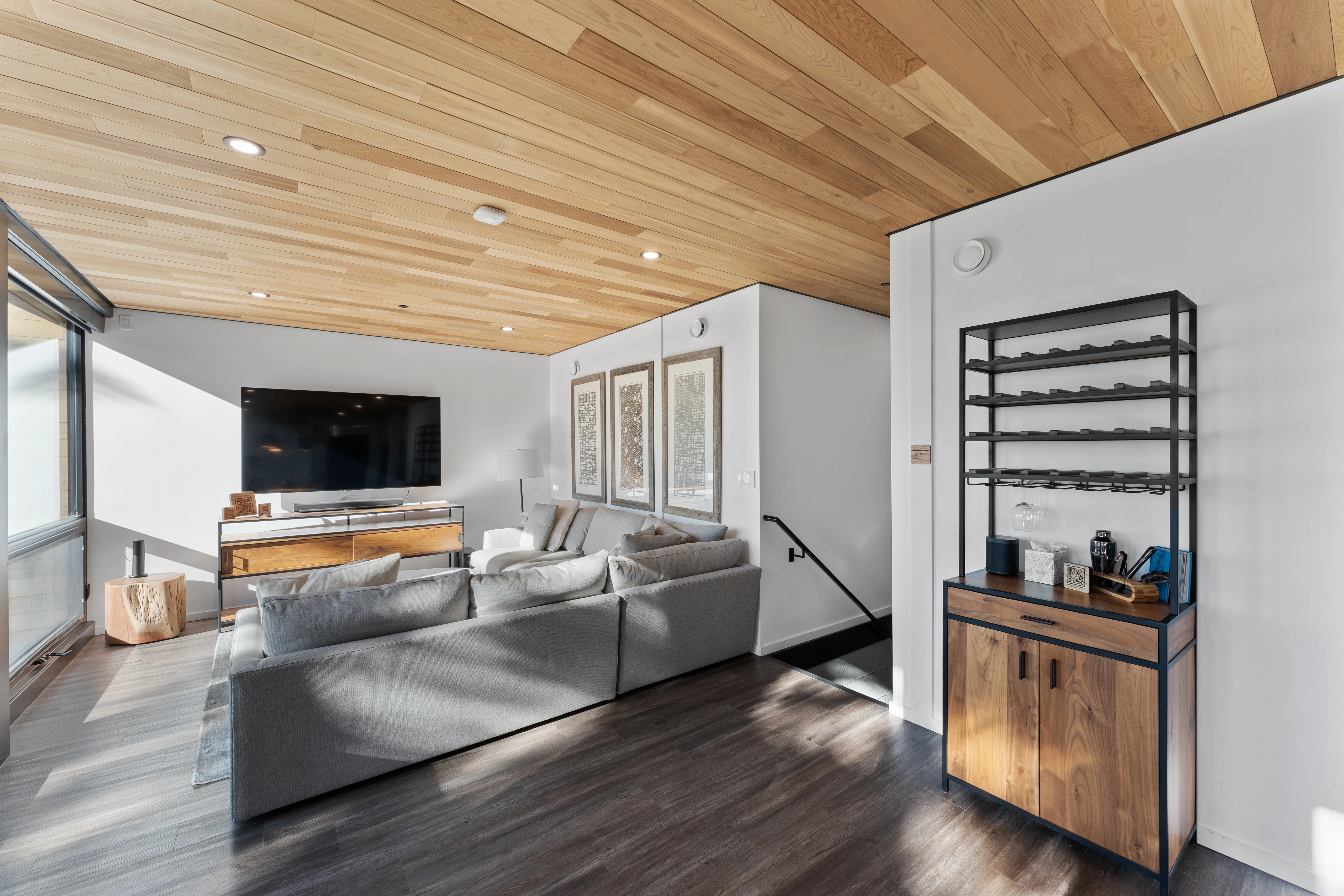 Living Room 3 - Image 3