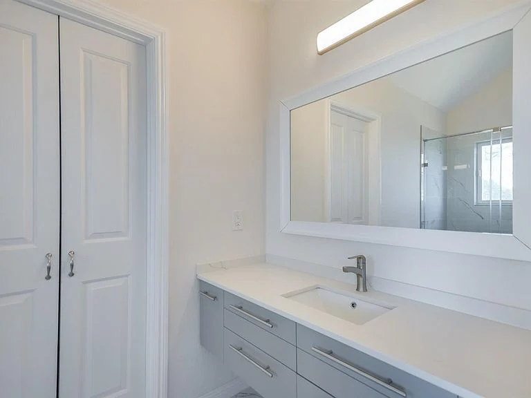 Bathroom 3 - Image 1