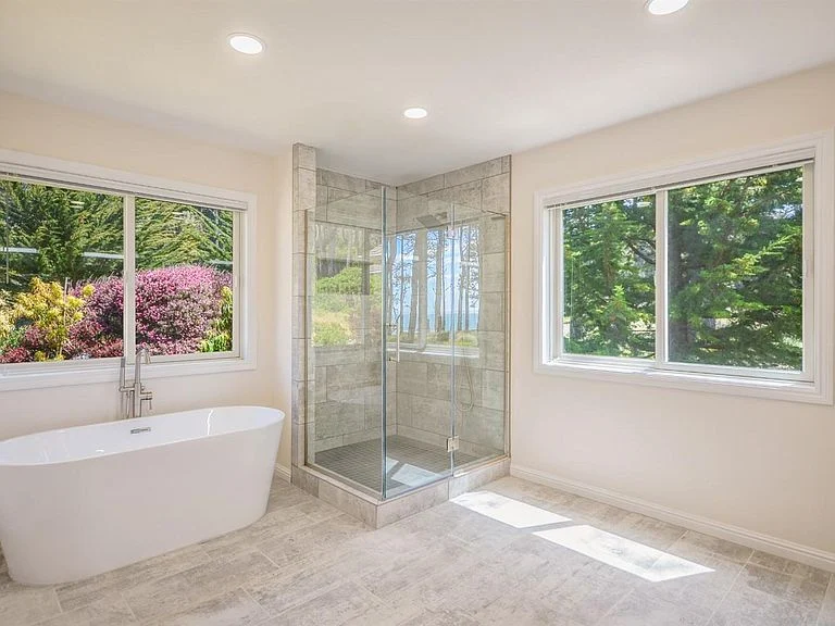 Bathroom 1 - Image 3