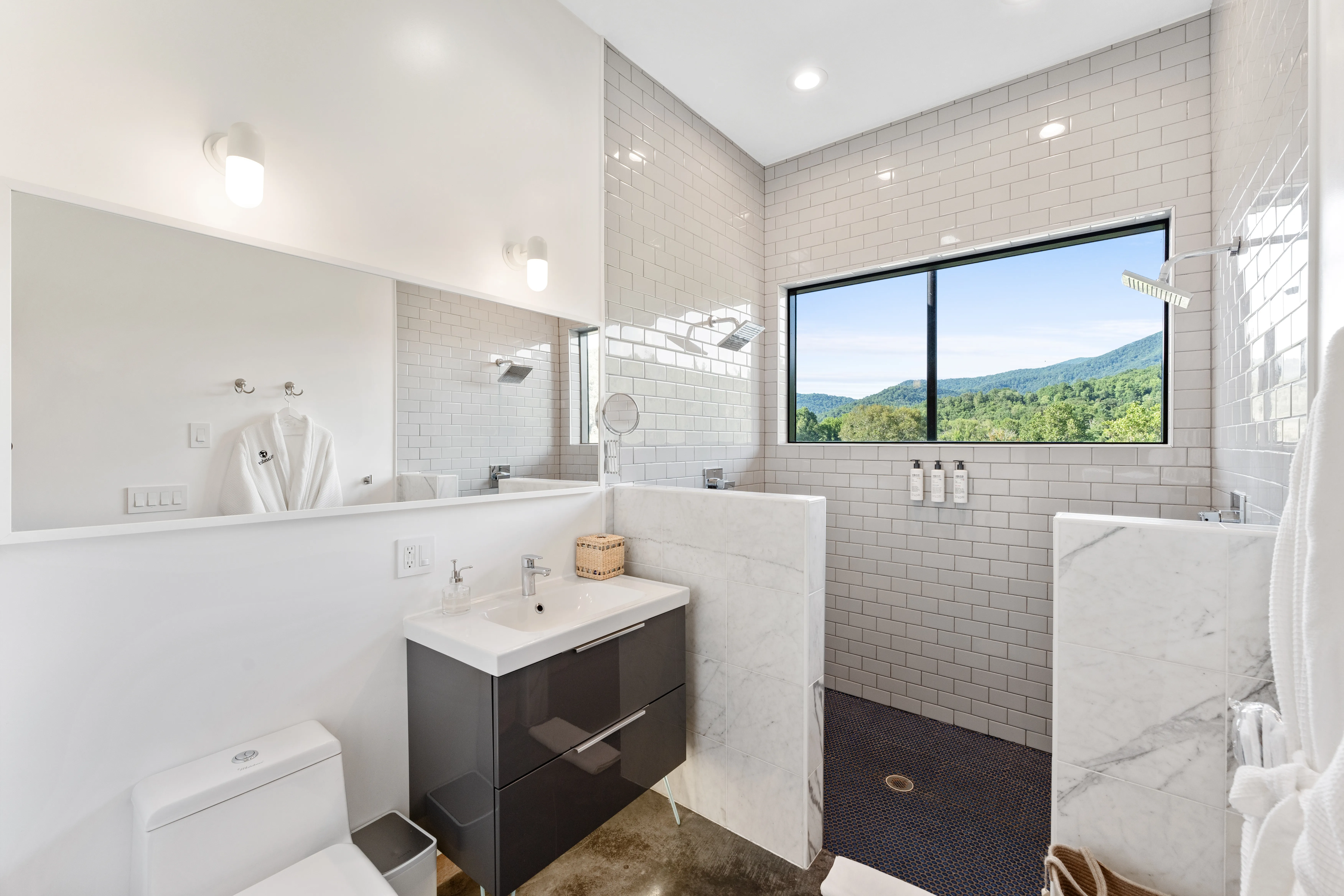 Bathroom 2 - Image 3