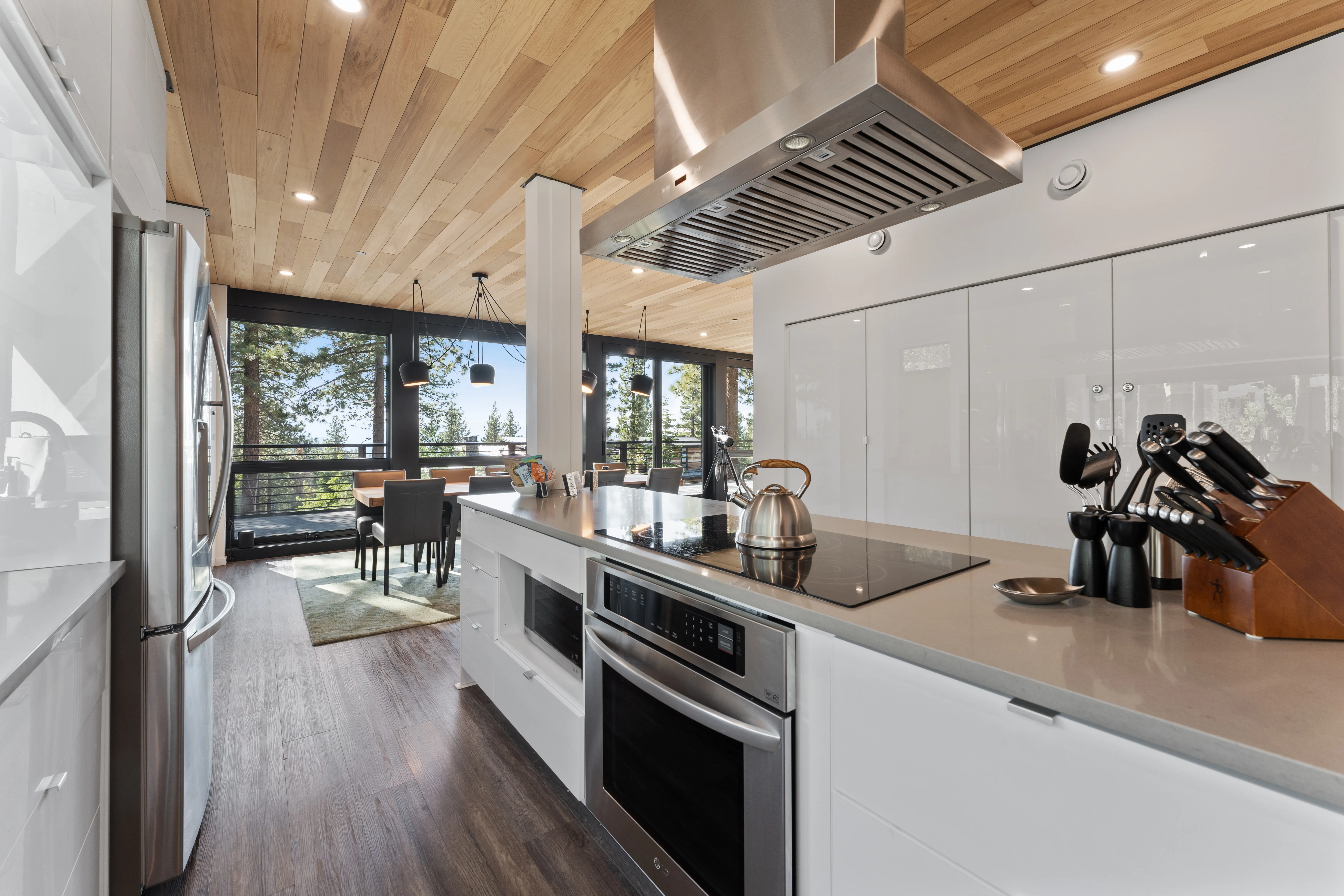 Rustic Summit Harborhouse Skyview