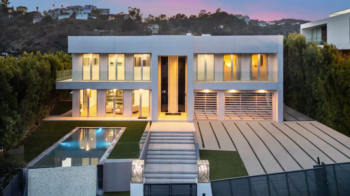 Lagoon Harborfront Luxe Bluestone