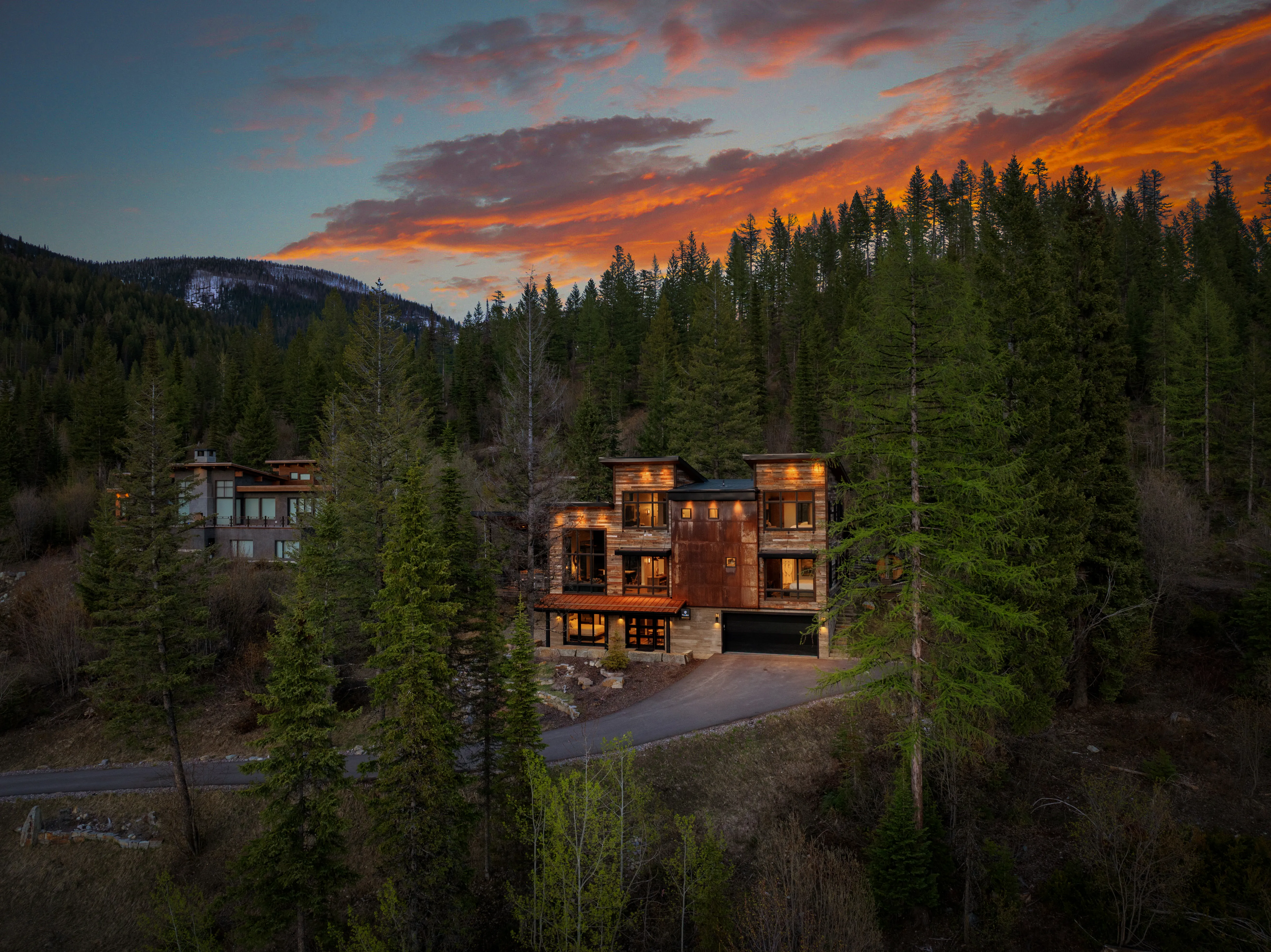 Luxe Ridge Cliffside Retreat