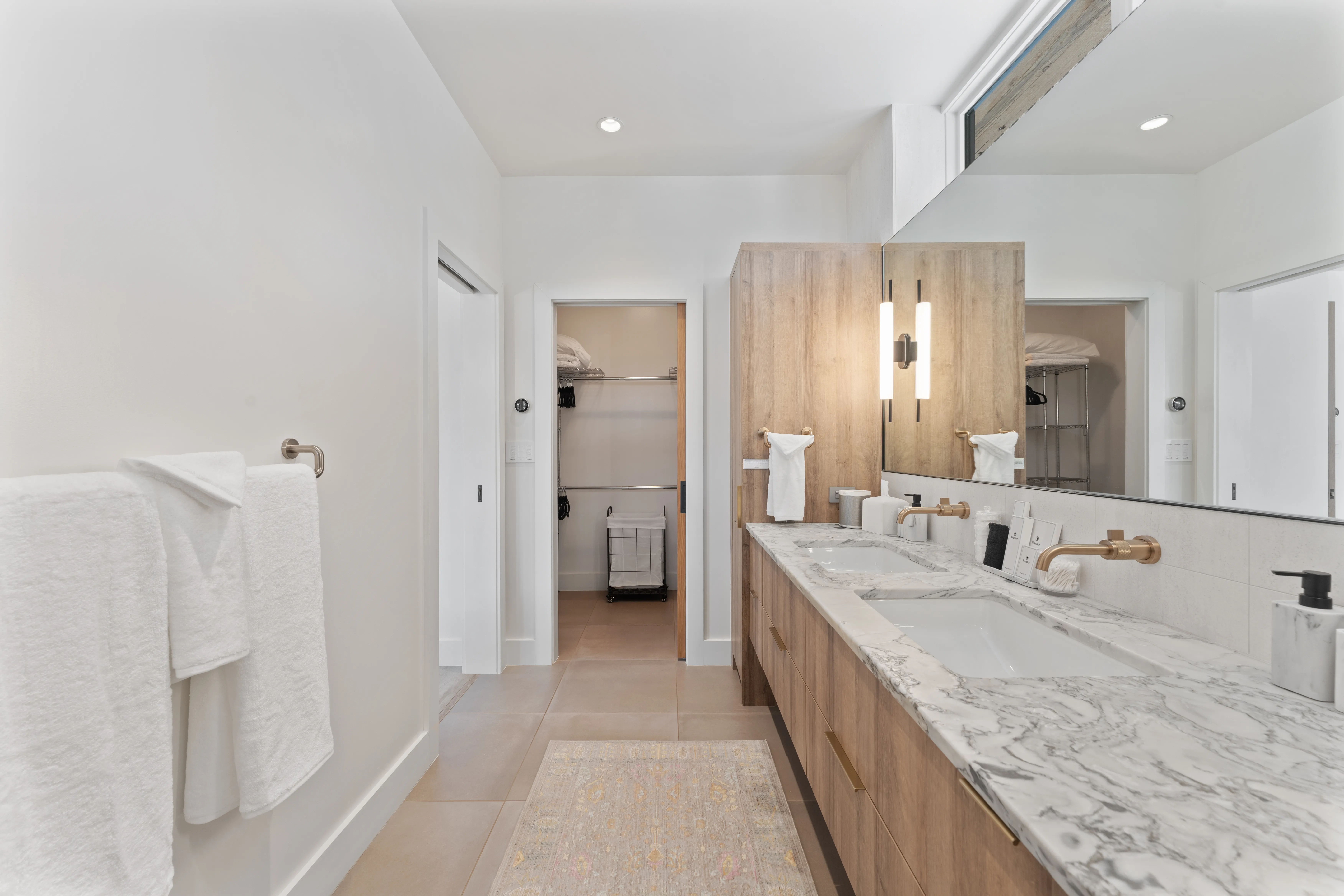 Bathroom 3 - Image 3