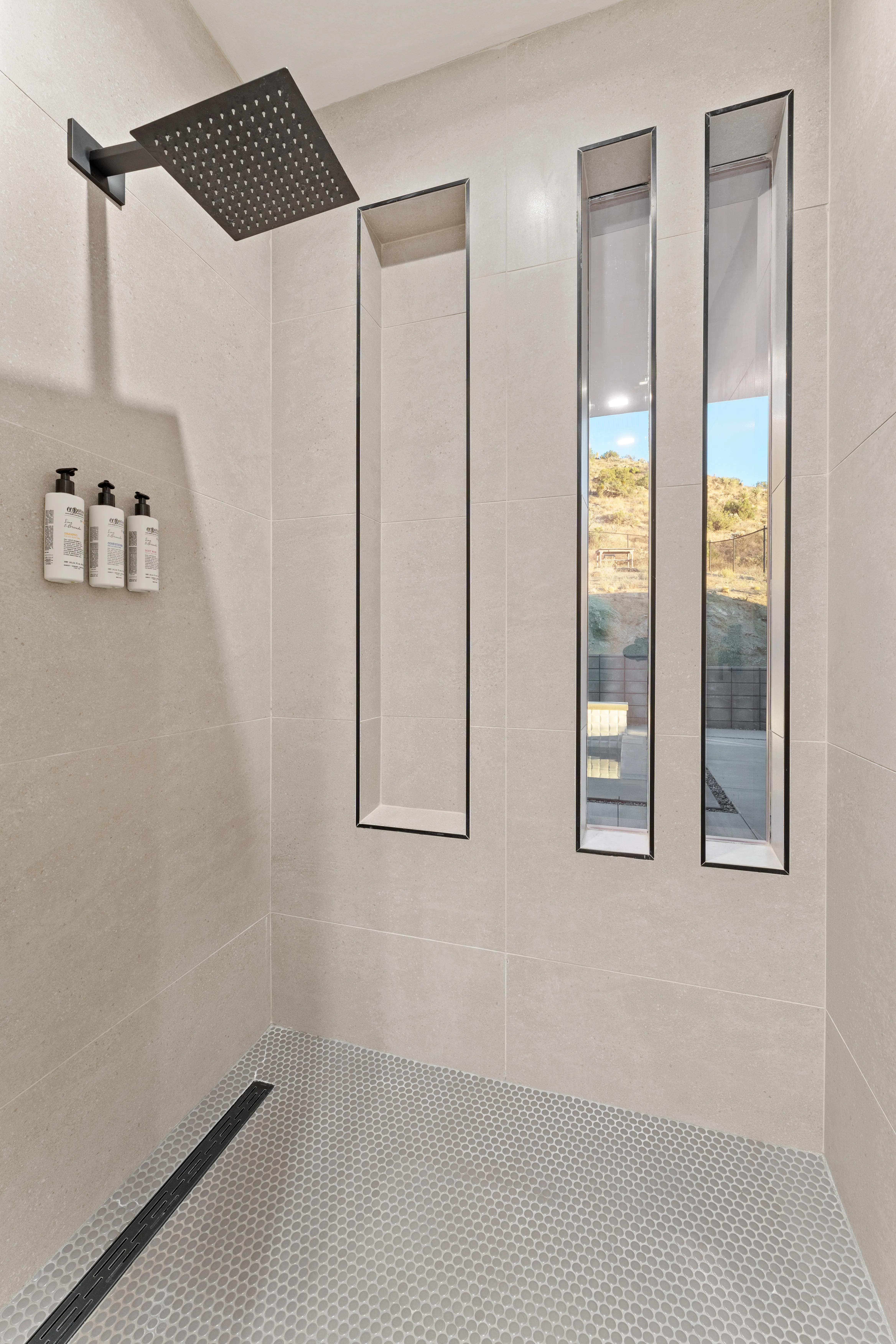 Bathroom 2 - Image 4