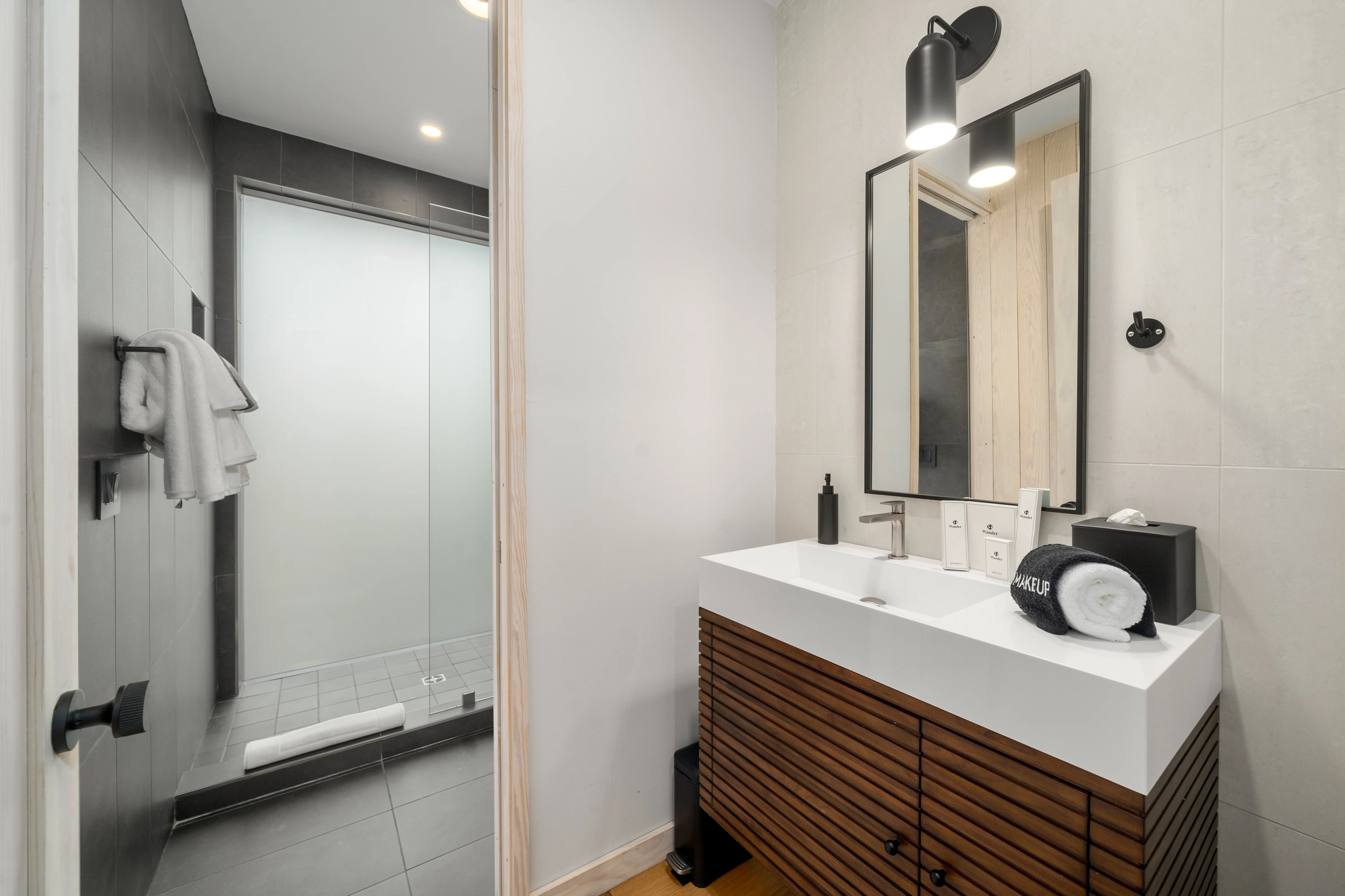 Bathroom 2 - Image 2