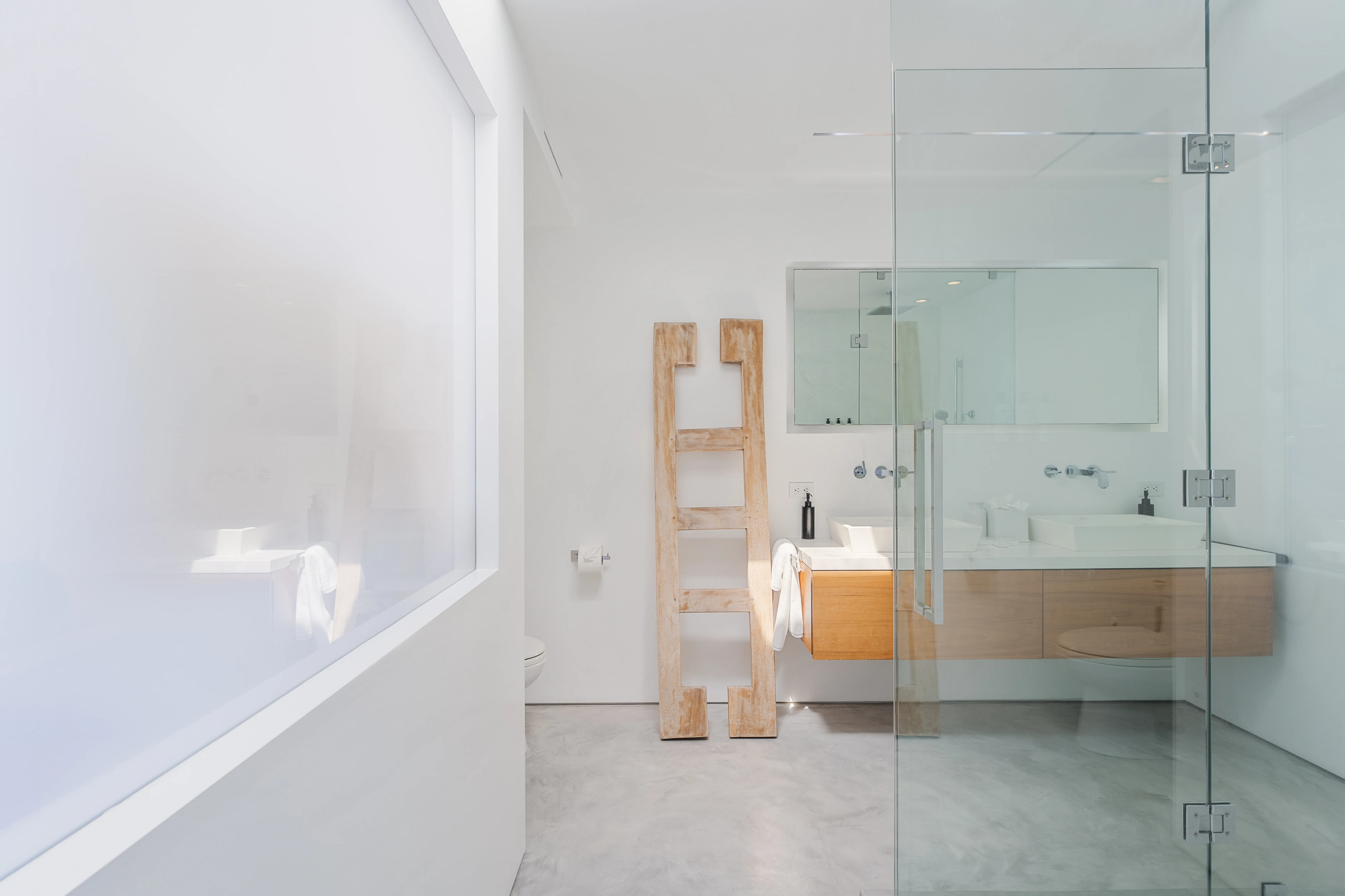 Bathroom 1 - Image 3