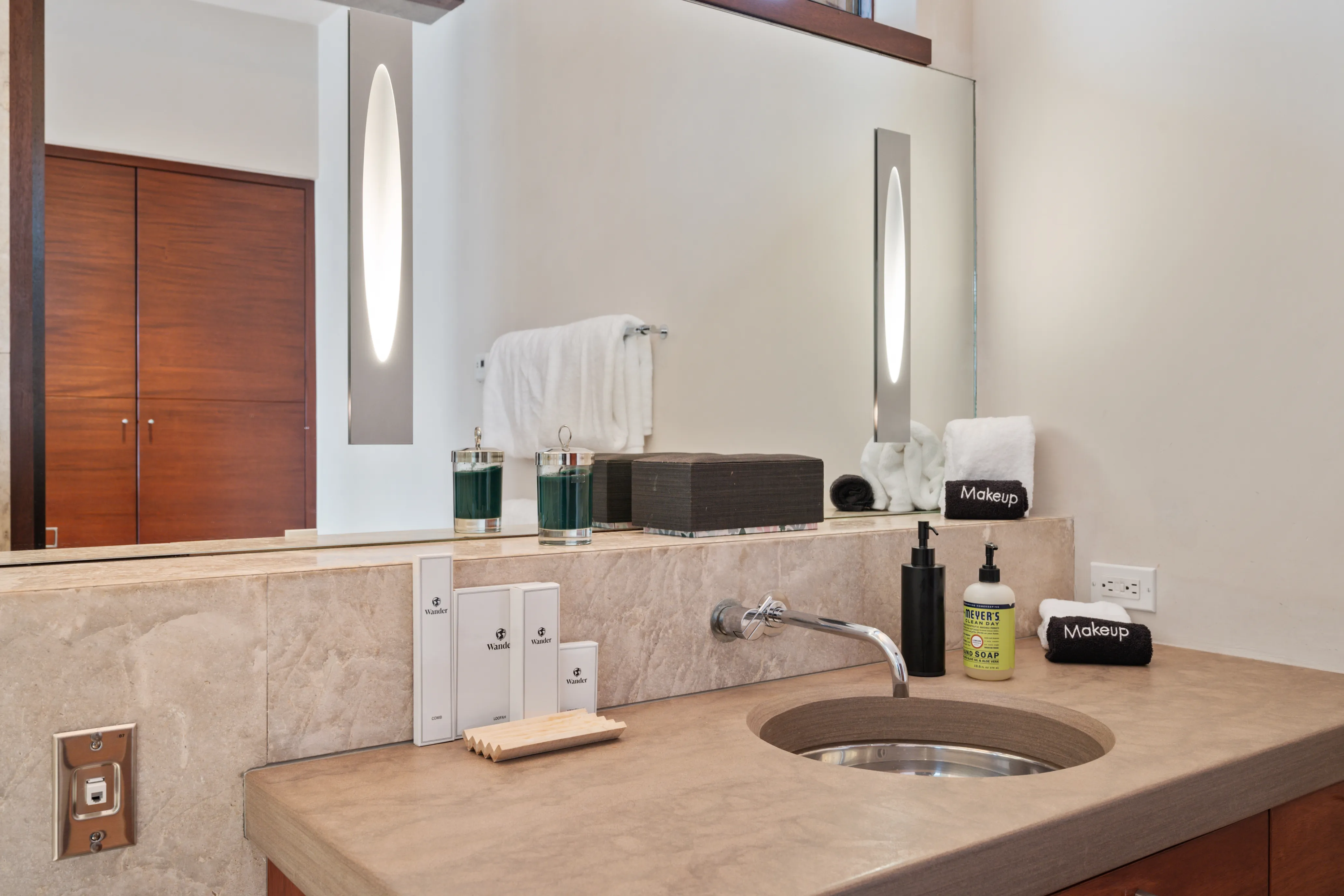 Bathroom 1 - Image 4