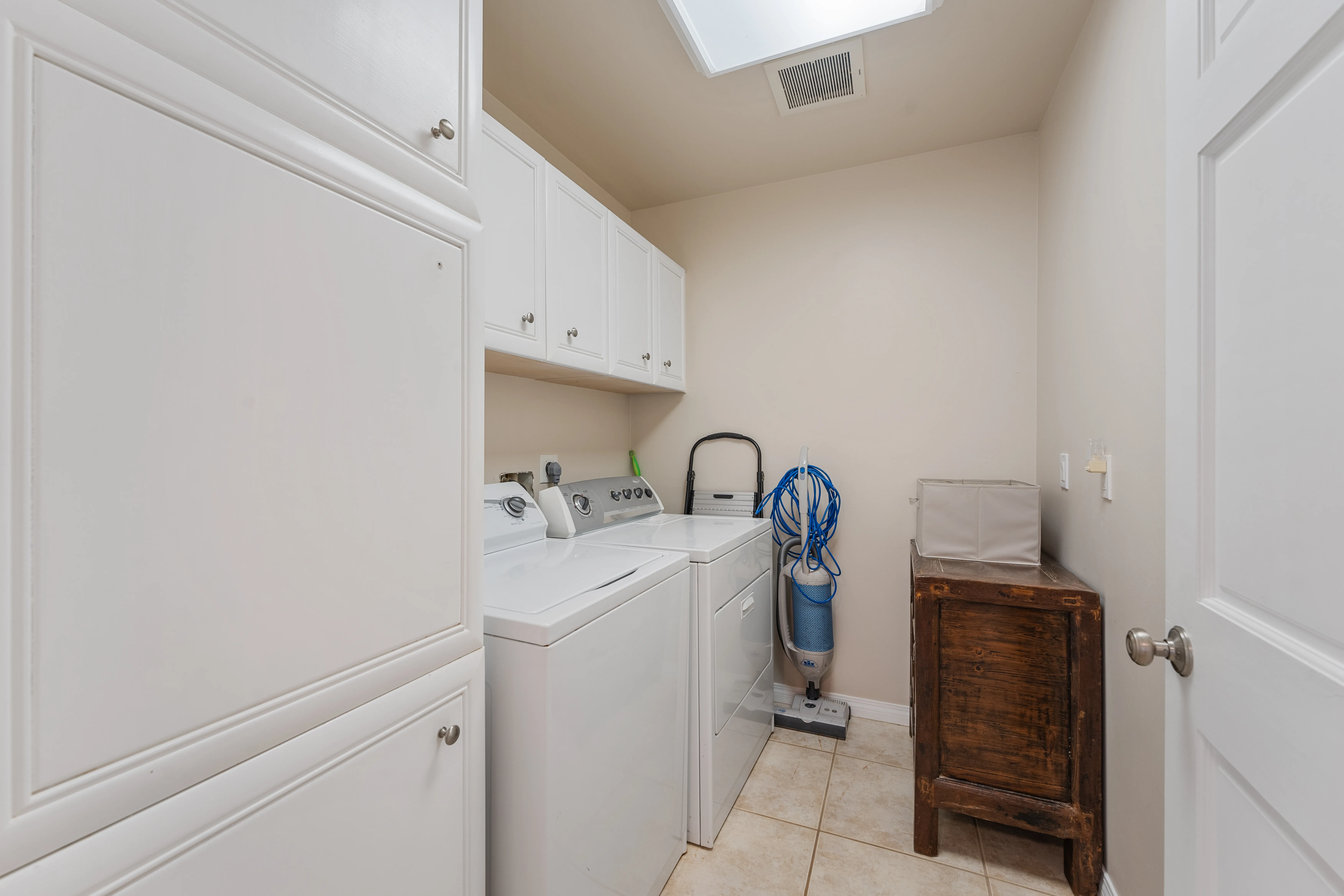 LAUNDRY_ROOM - Image 1