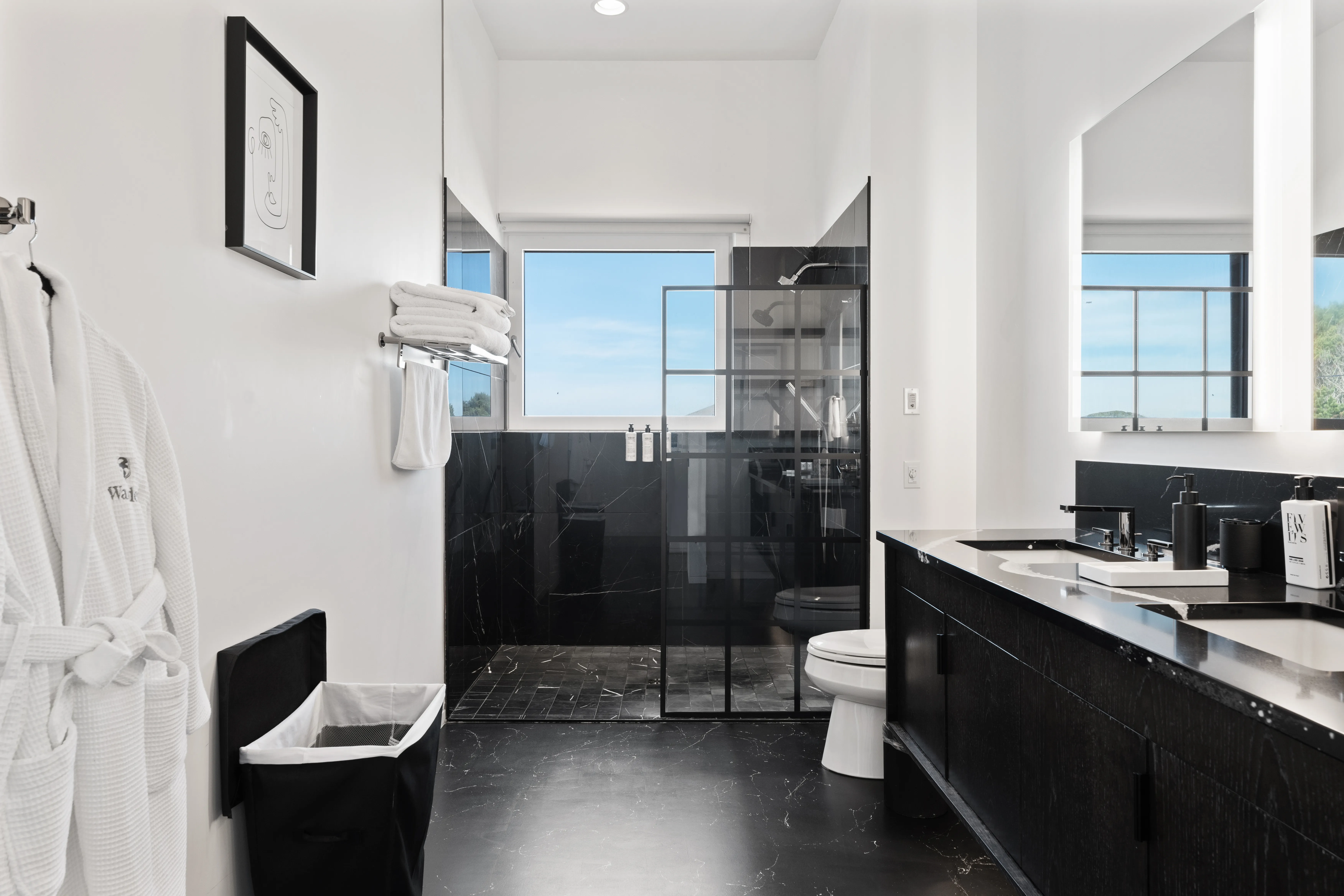 Bathroom 4 - Image 2