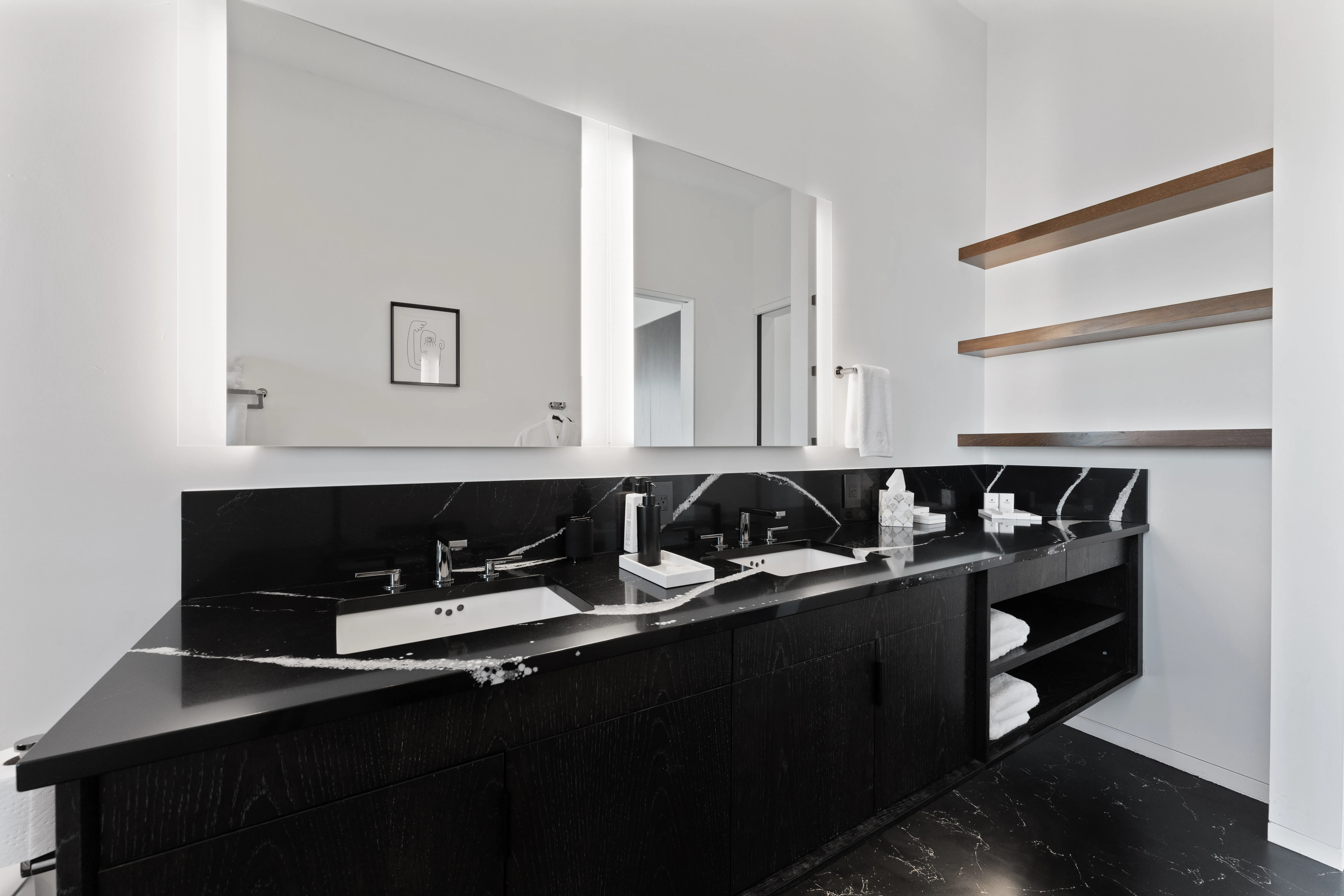 Bathroom 3 - Image 2