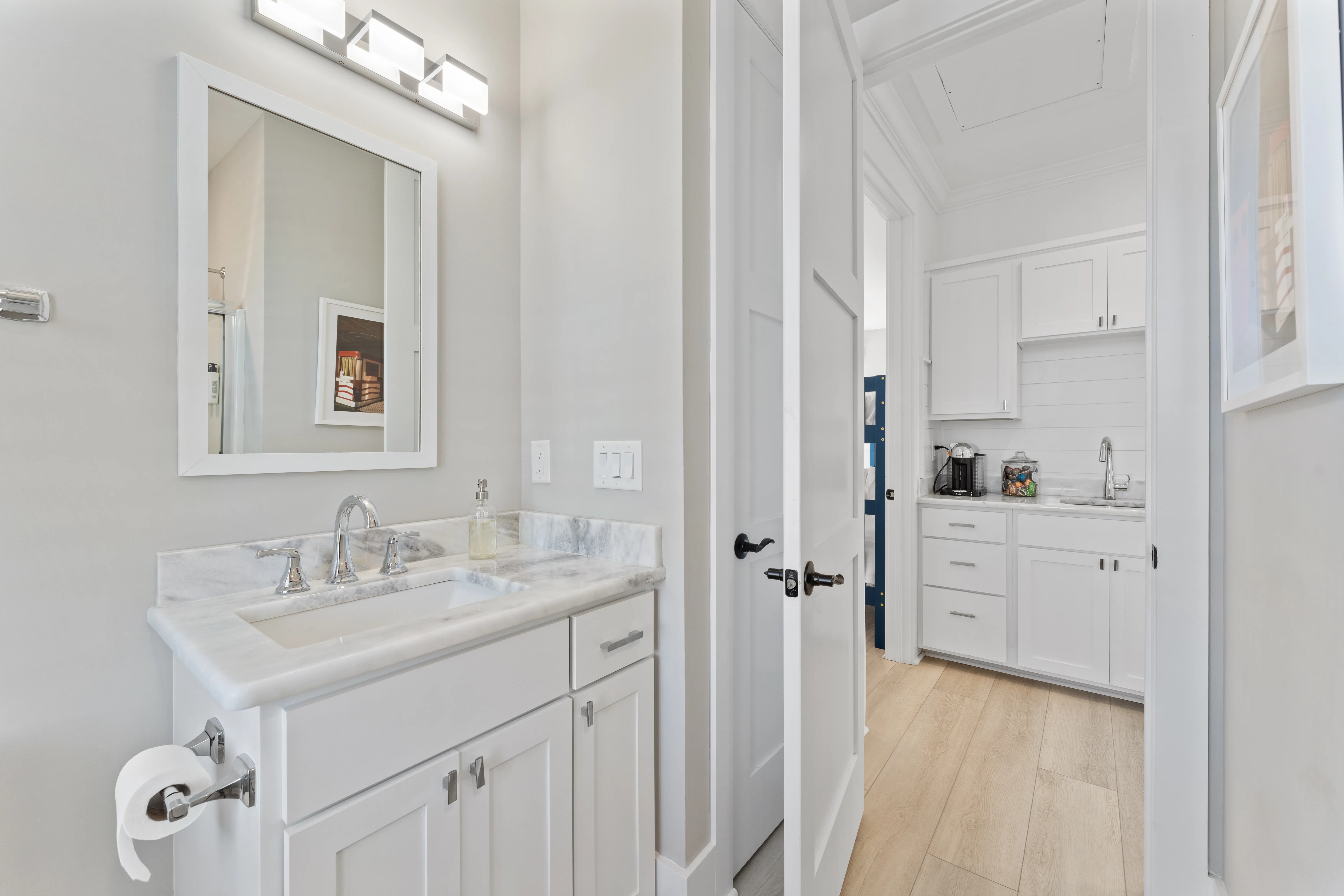 Bathroom 2 - Image 4