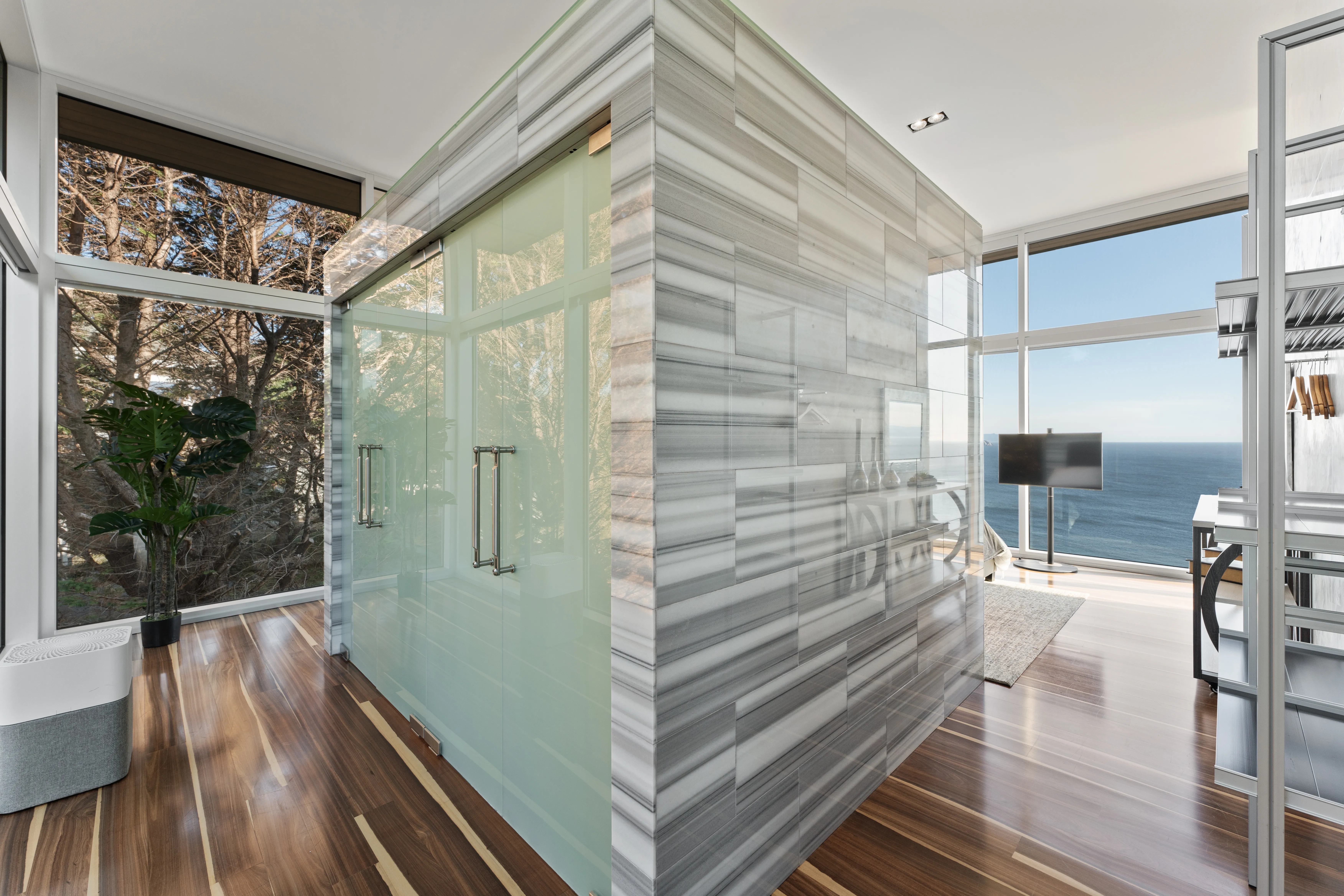 Bathroom 1 - Image 4