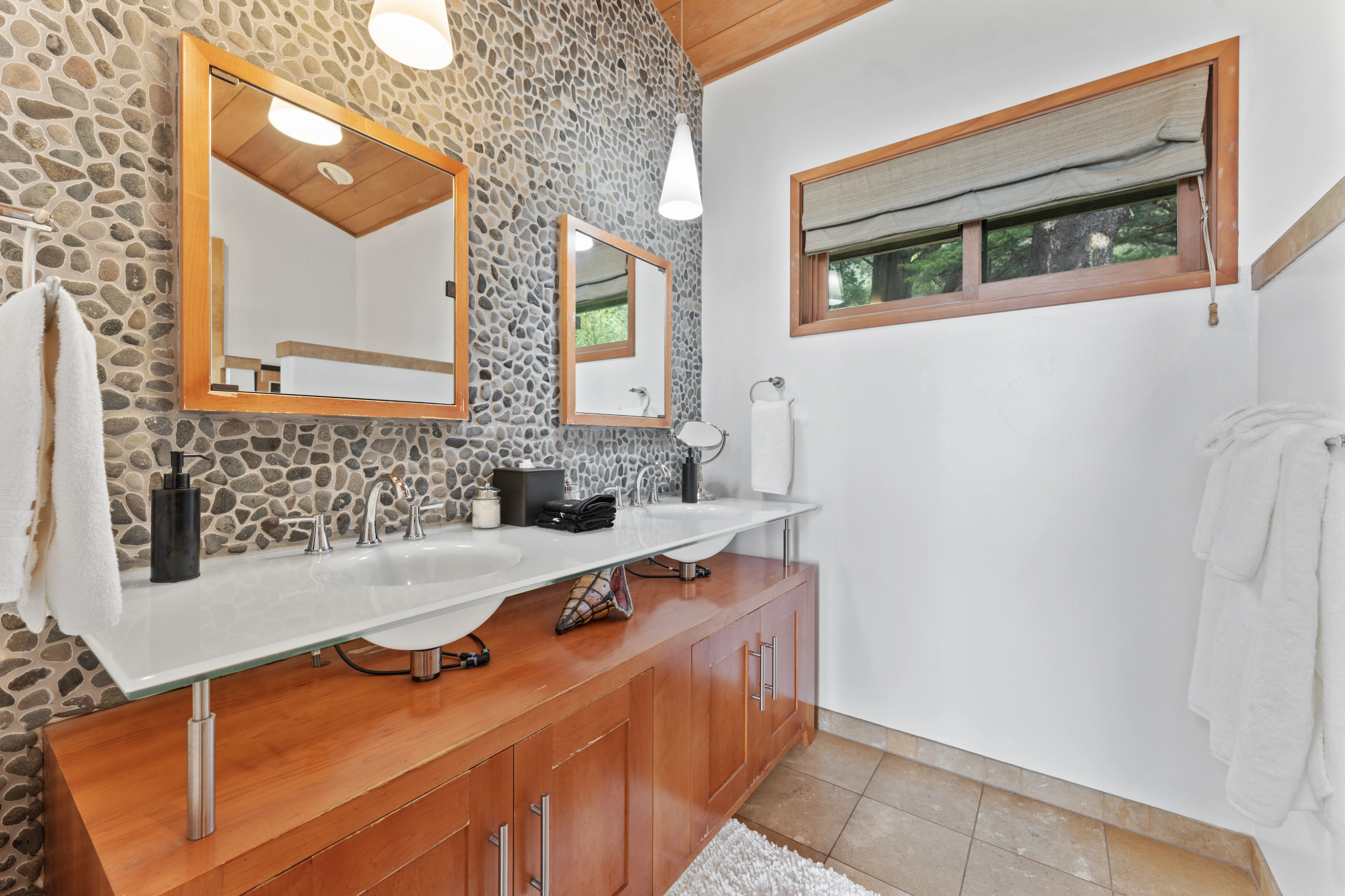 Bathroom 2 - Image 1