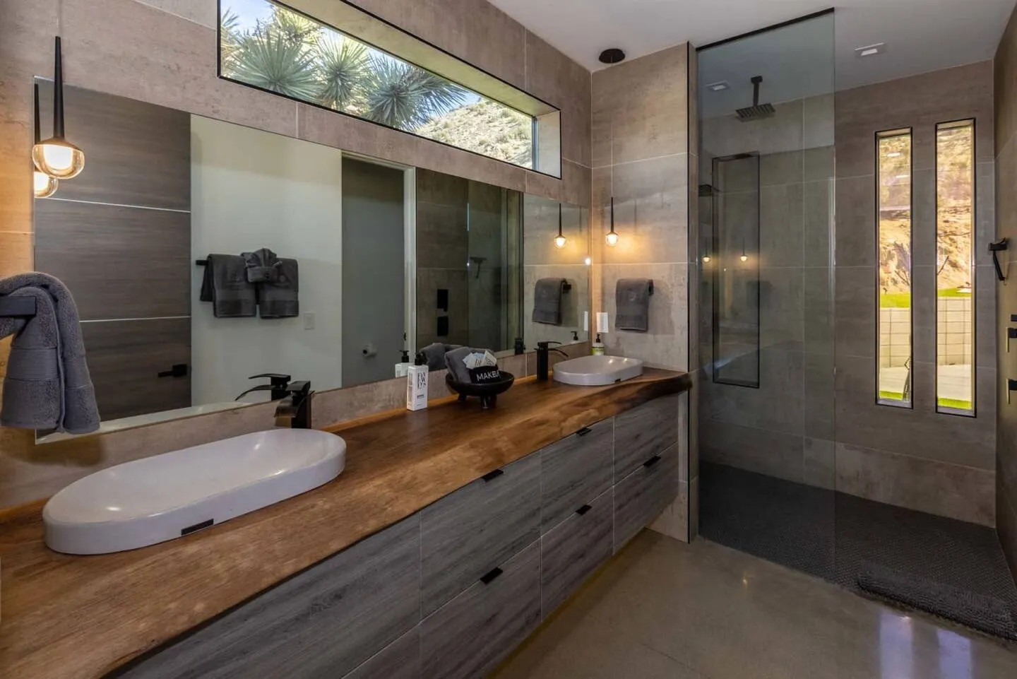 Bathroom 2 - Image 2