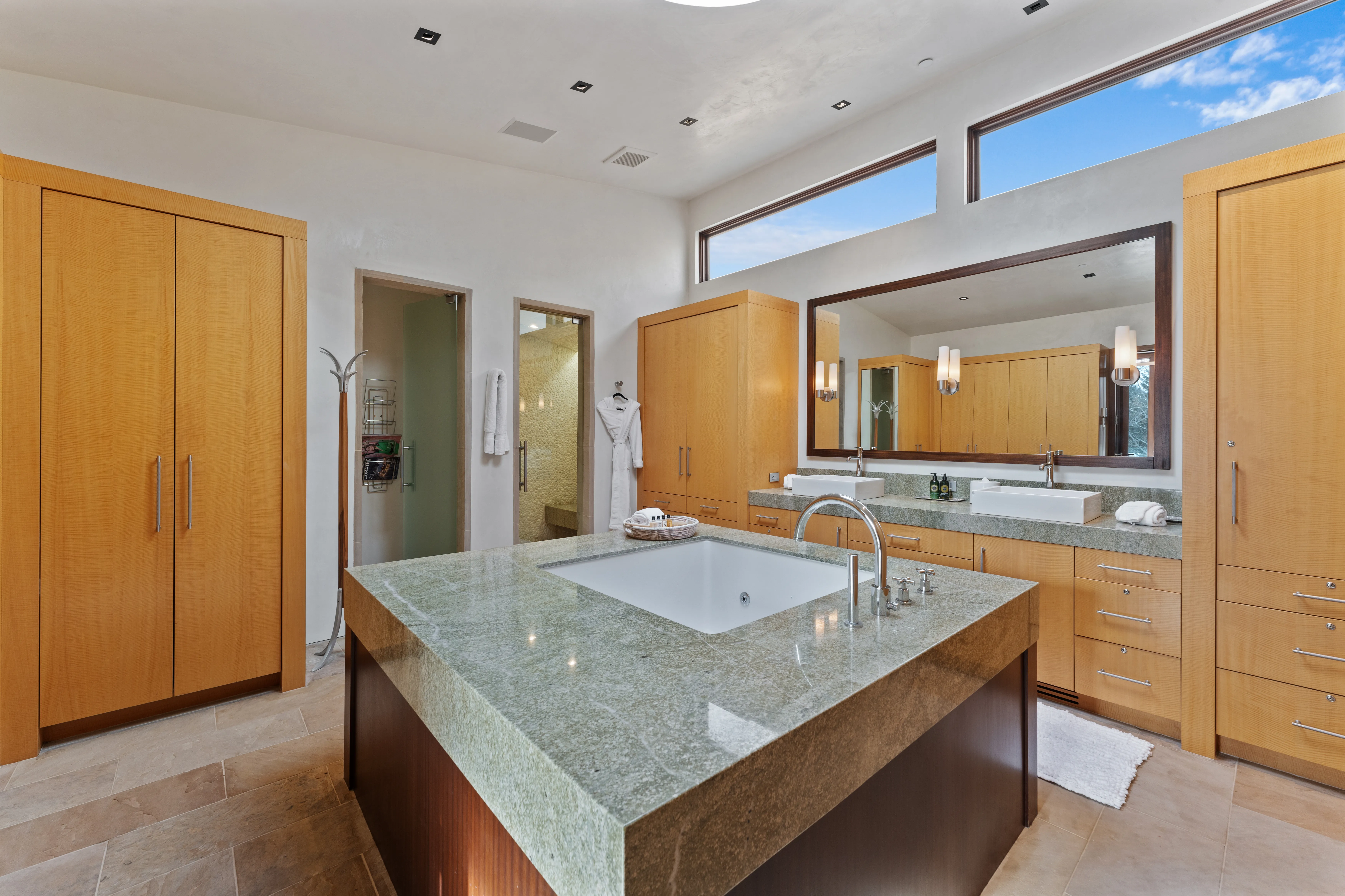 Bathroom 2 - Image 4