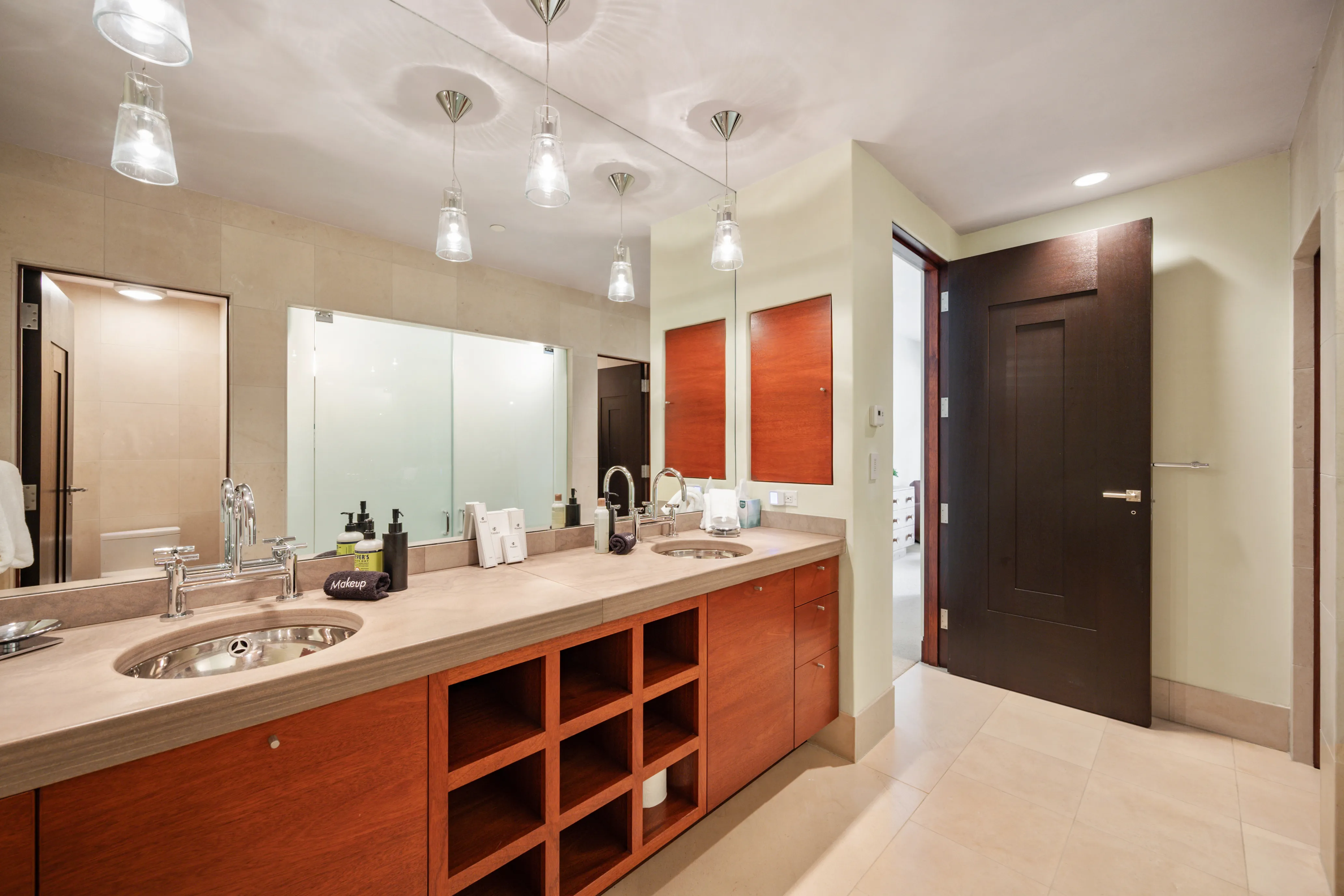 Bathroom 2 - Image 3