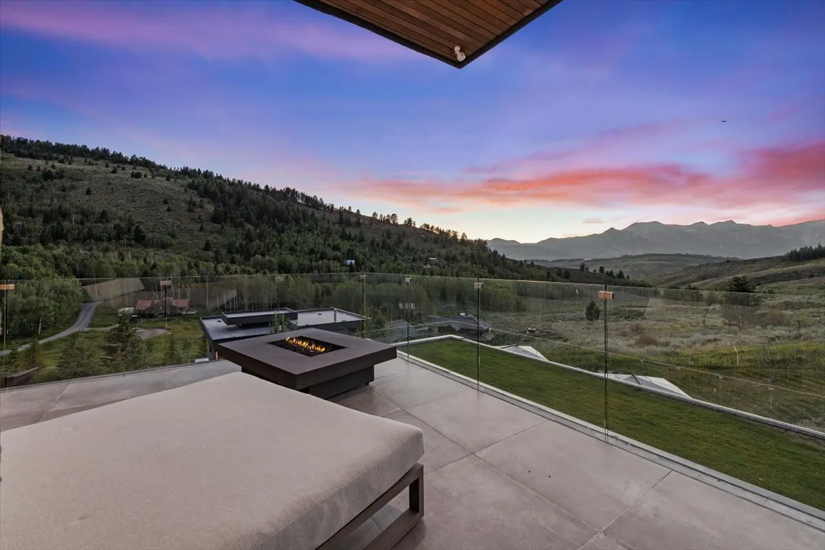 Rustic Preserve Aurora