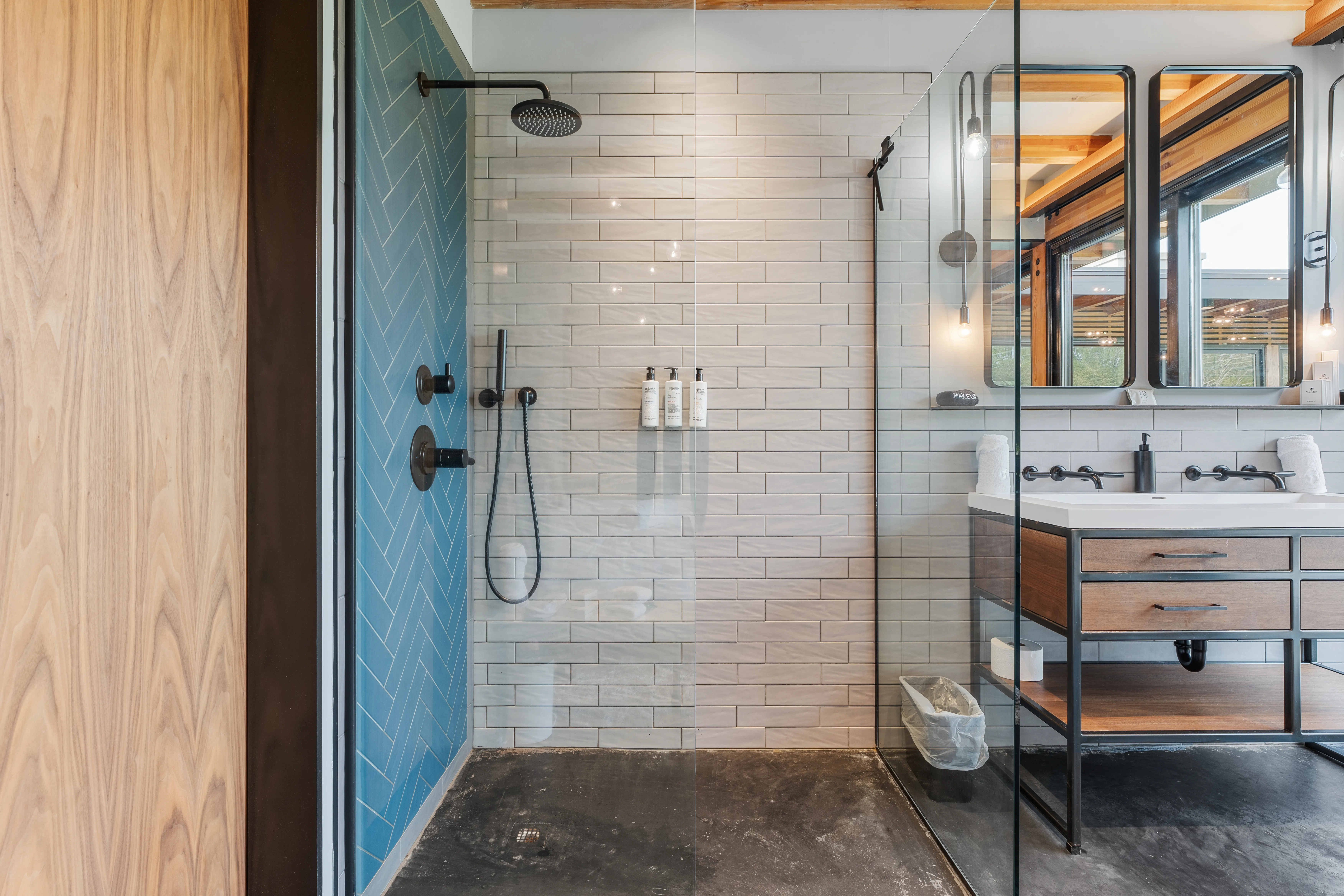 Bathroom 3 - Image 3