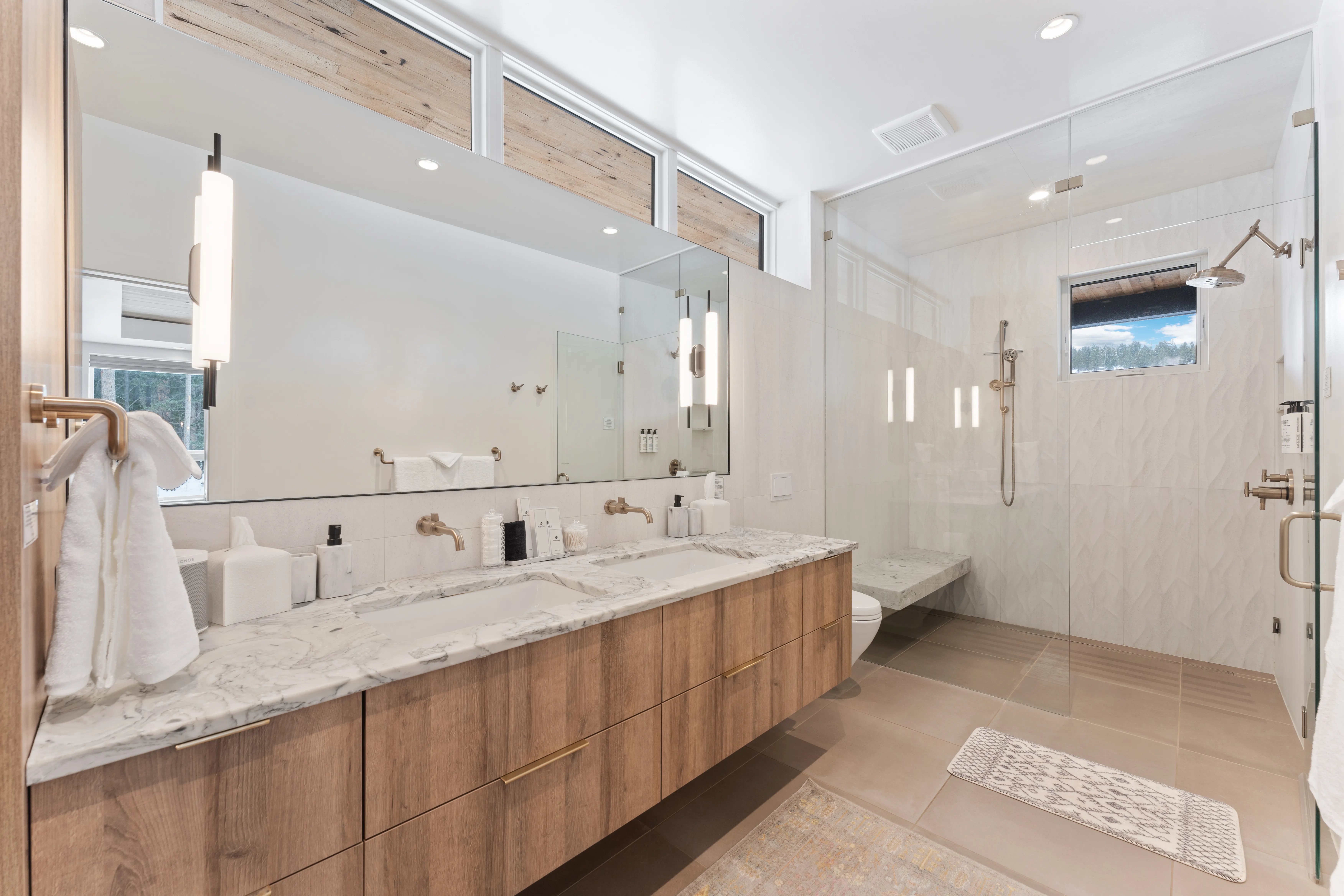 Bathroom 2 - Image 4