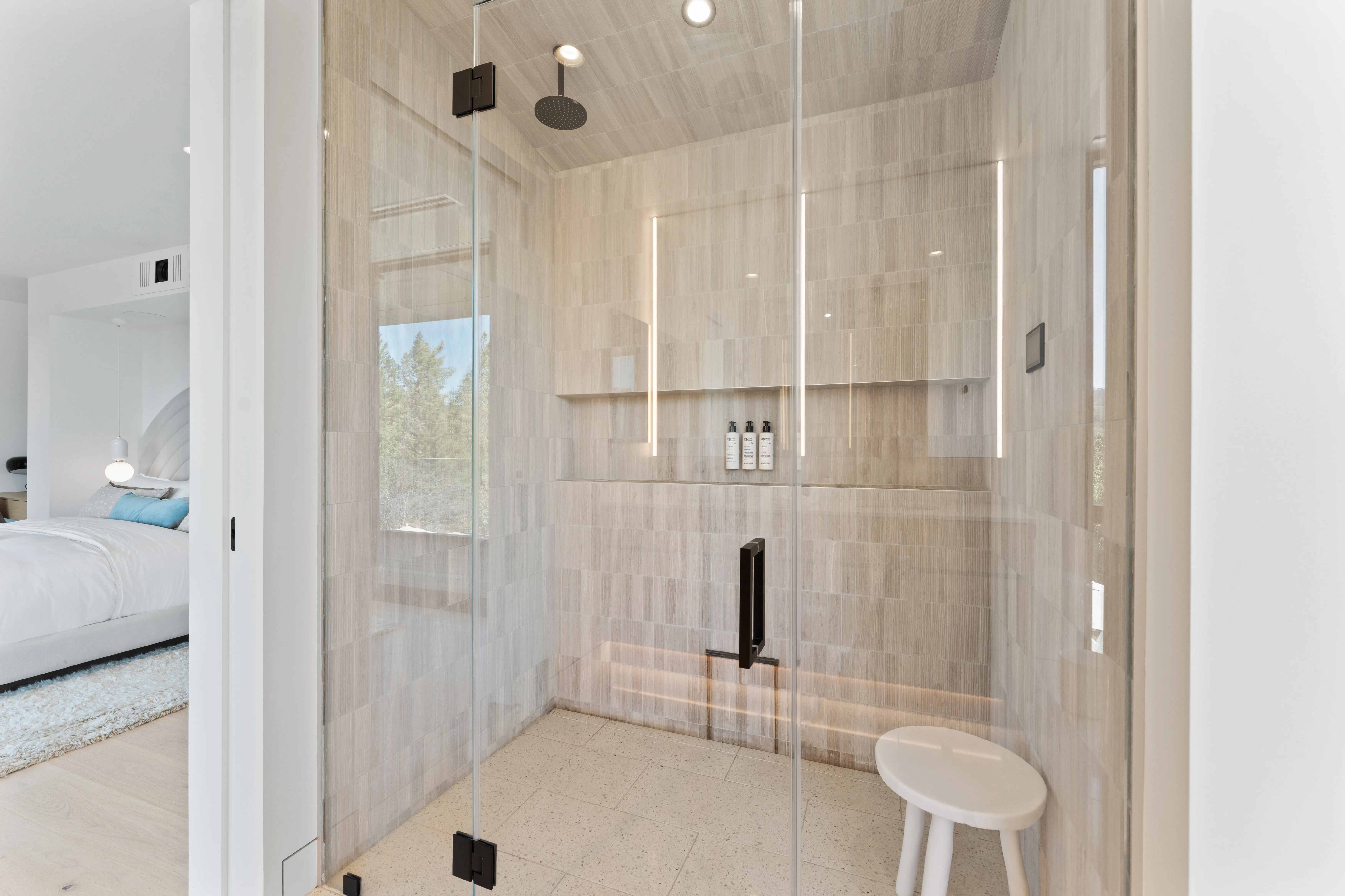 ENSUITE_BATHROOM - Image 1